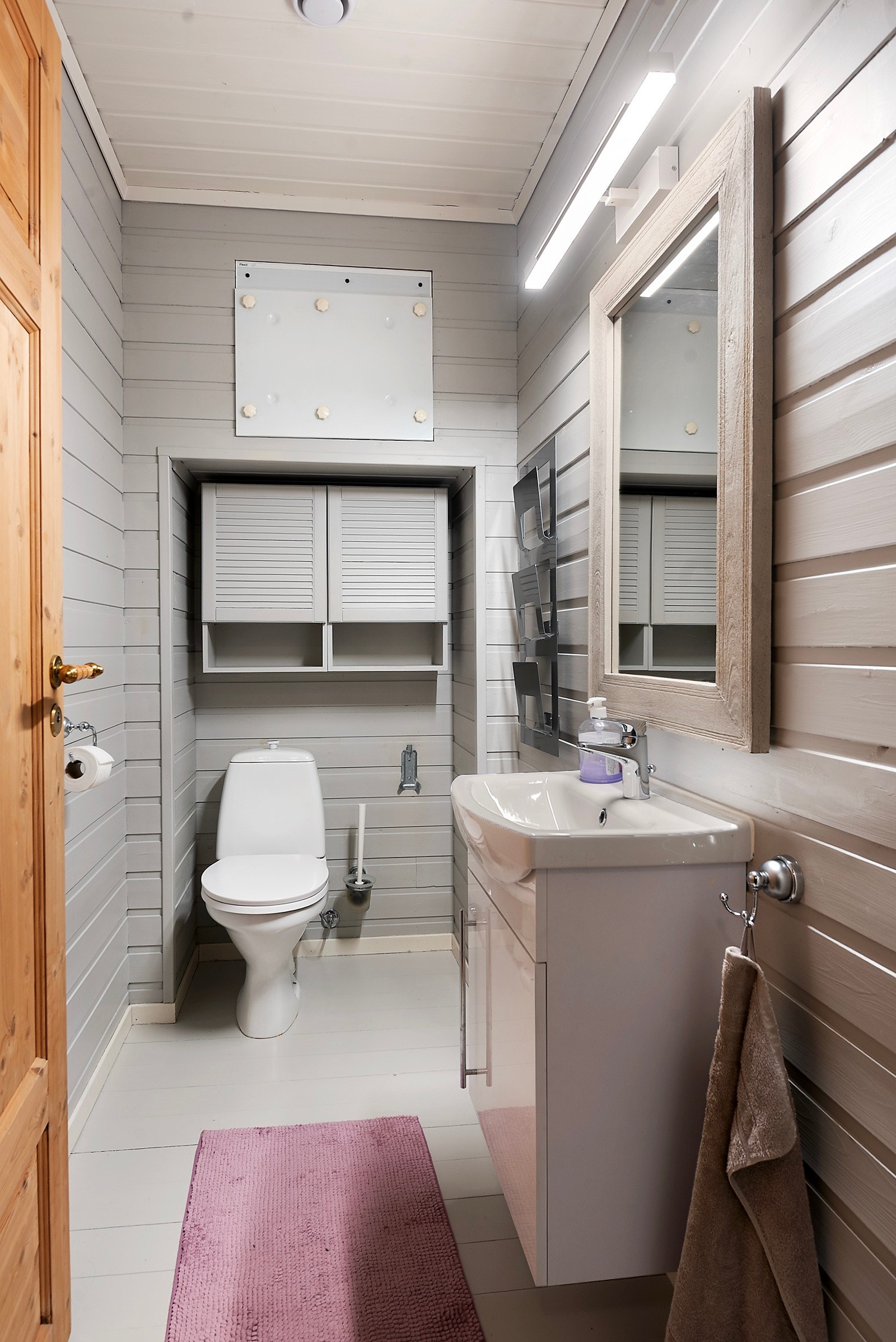 Fra entreen har du adkomst til gjestetoalett Galleribilde