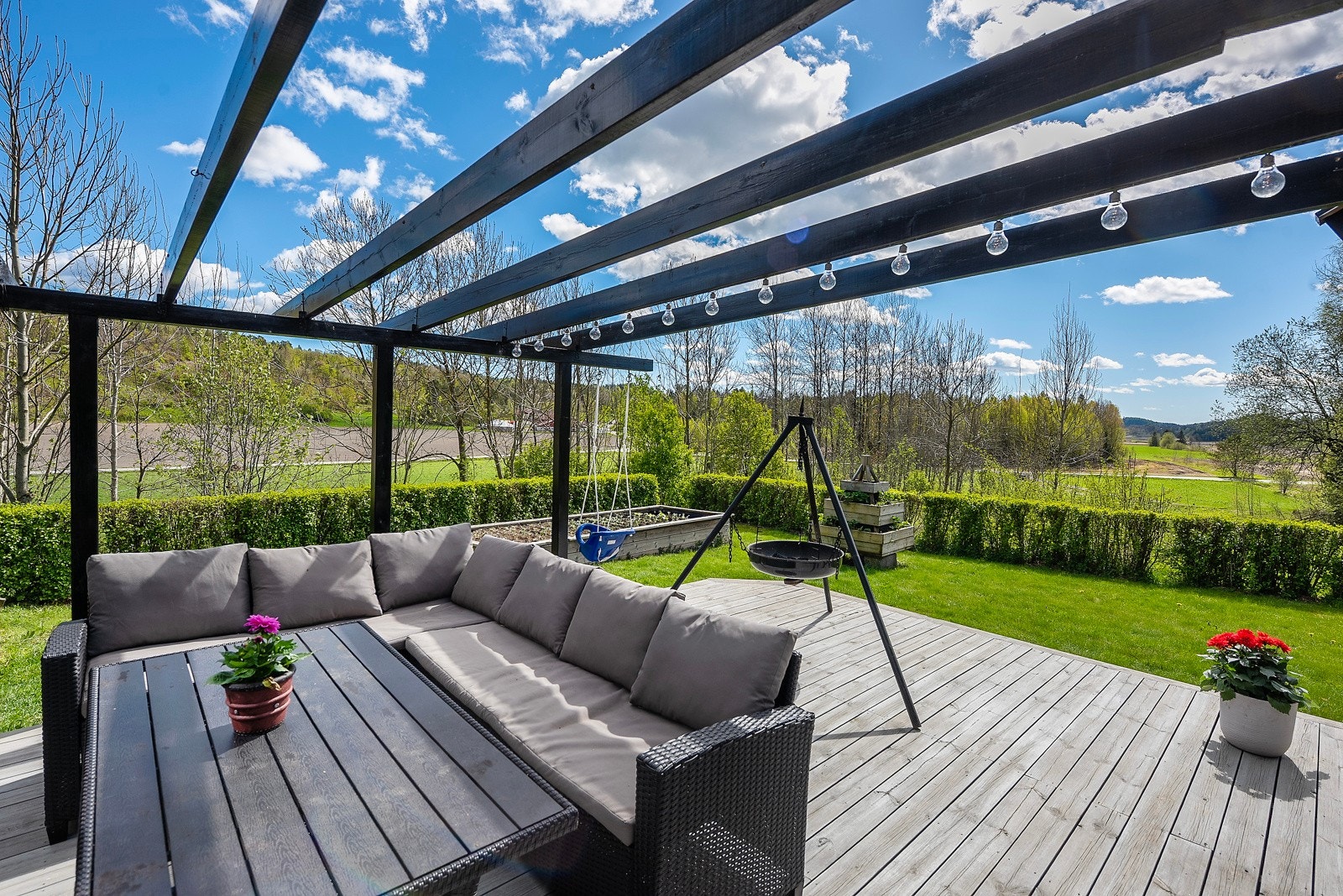 Boligen har en landlig beliggenhet, så du kan nyte stillheten og senke skuldrene Galleribilde