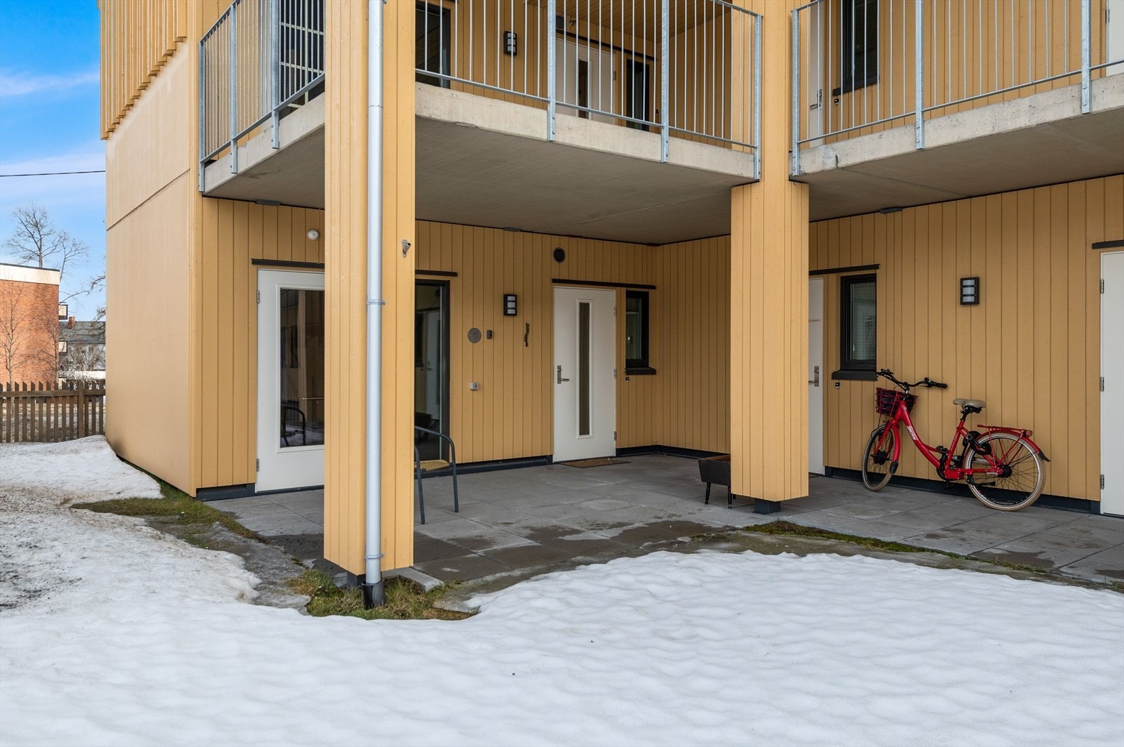 Alle leiligheter i sameiet har egen inngang Galleribilde