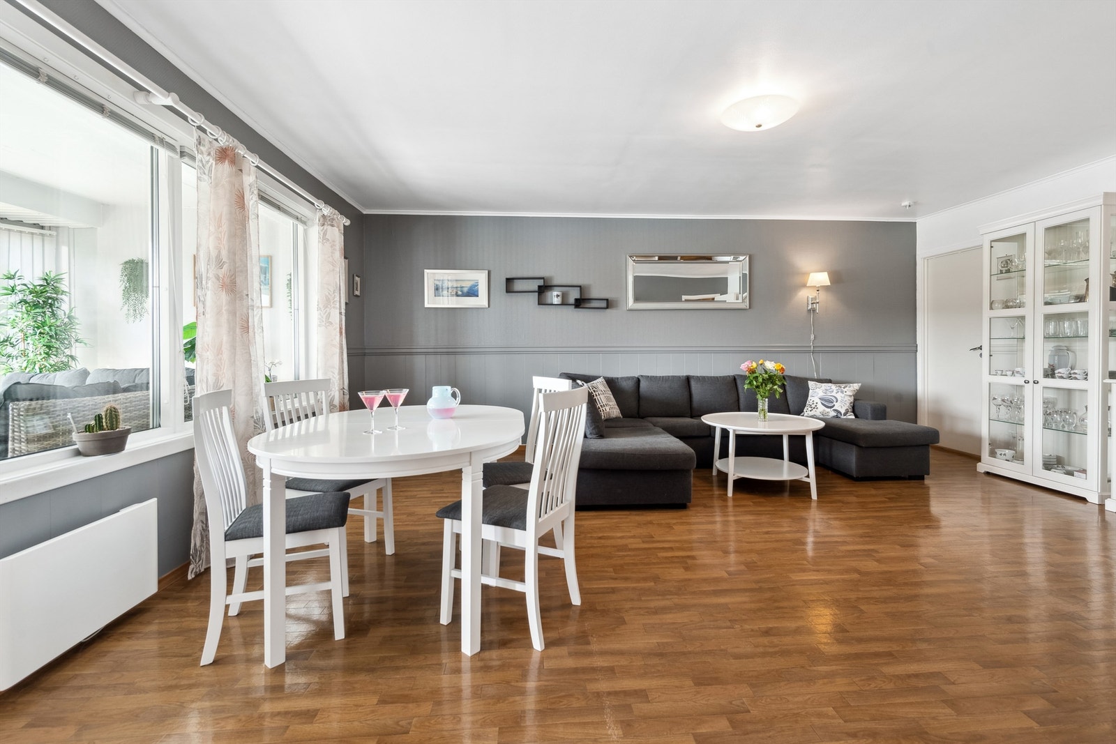 Leiligheten varmes opp med panelovner, nye i 2021. Galleribilde
