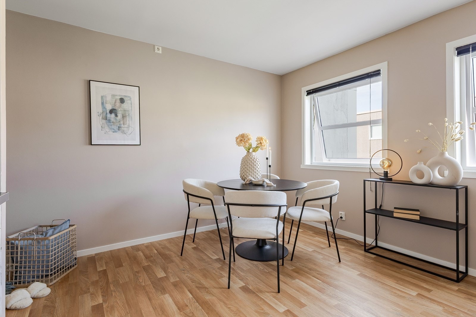 Plass til spisestue Galleribilde