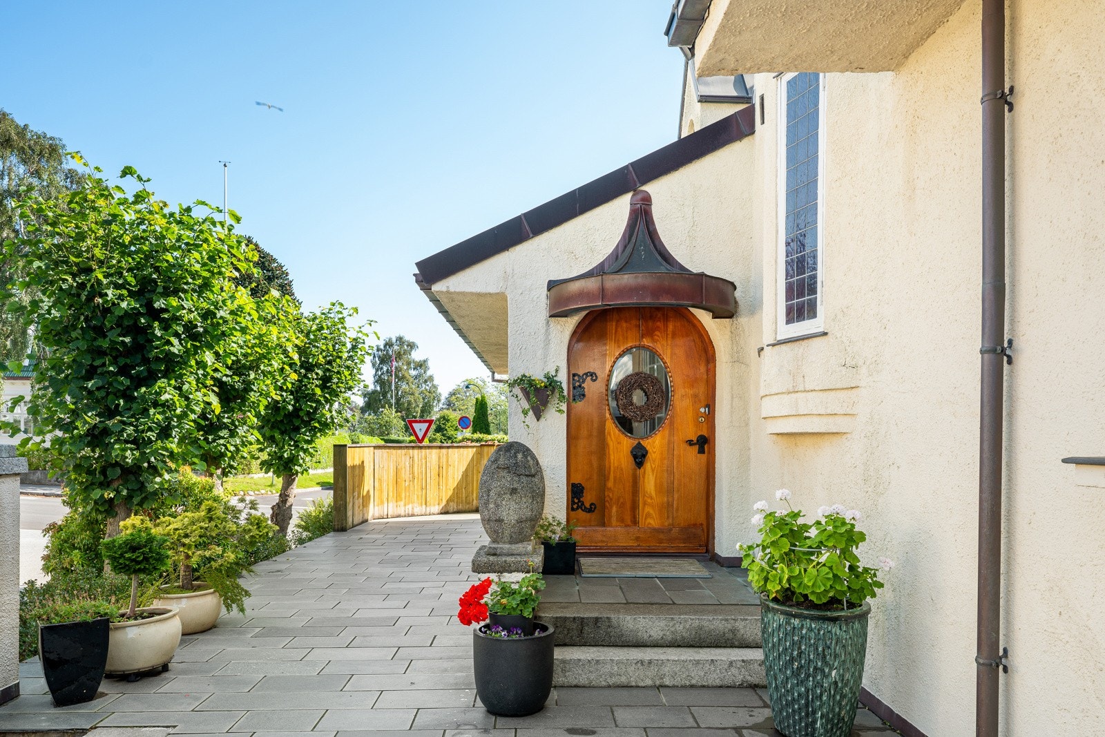 Døren komplementerer virkelig stilen til huset. Galleribilde