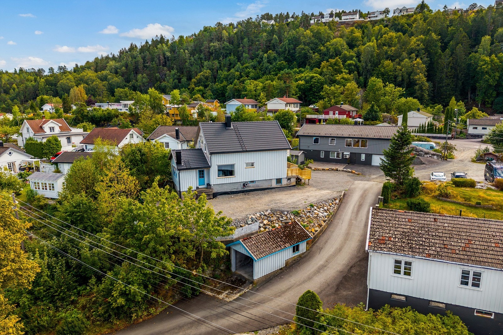 Den tilhørende garasjen har TG3. Galleribilde