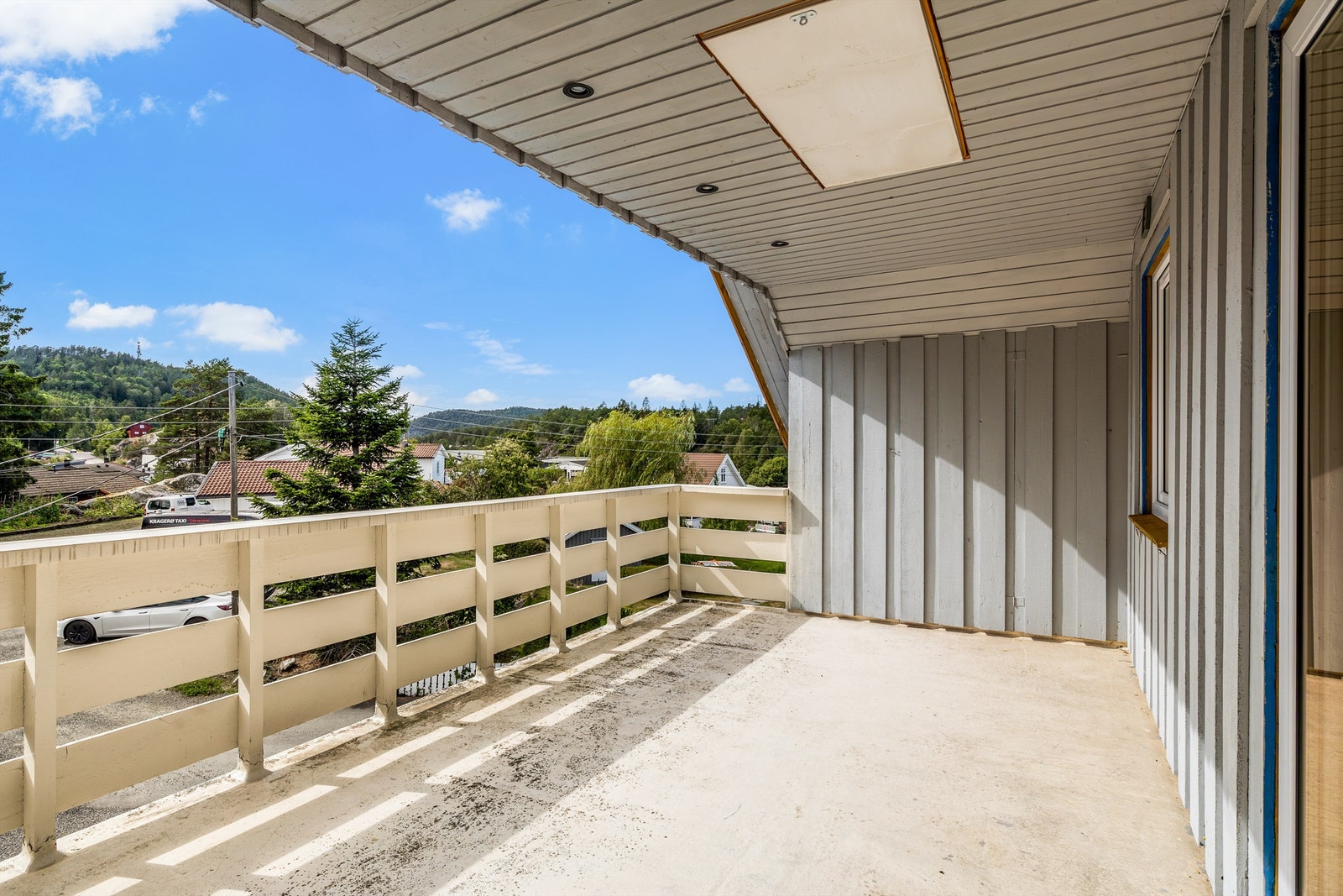 Overbygget veranda med lagringsloft. Galleribilde