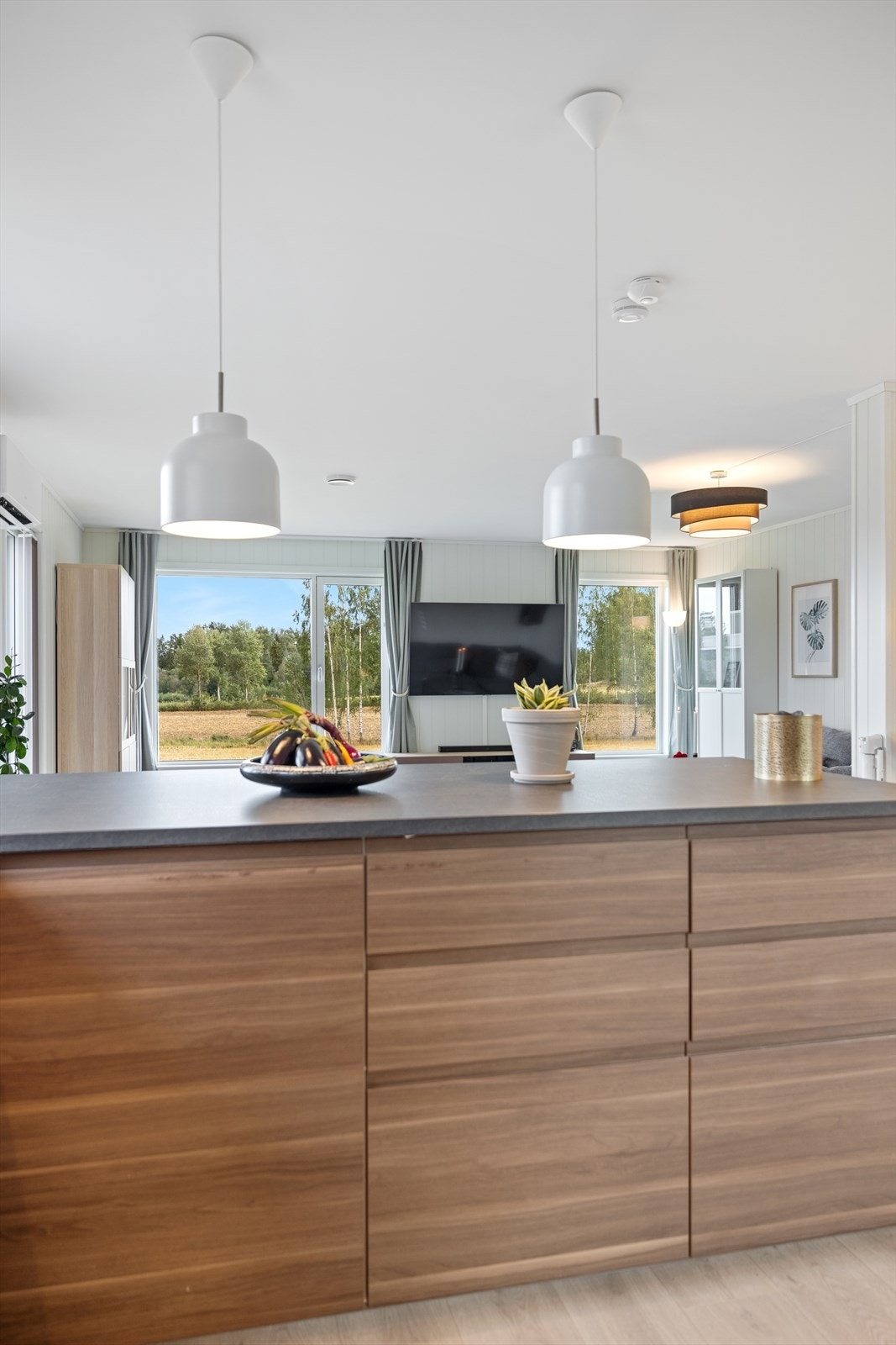 Halvøya gir gode arbeidsforhold for matlaging. Galleribilde