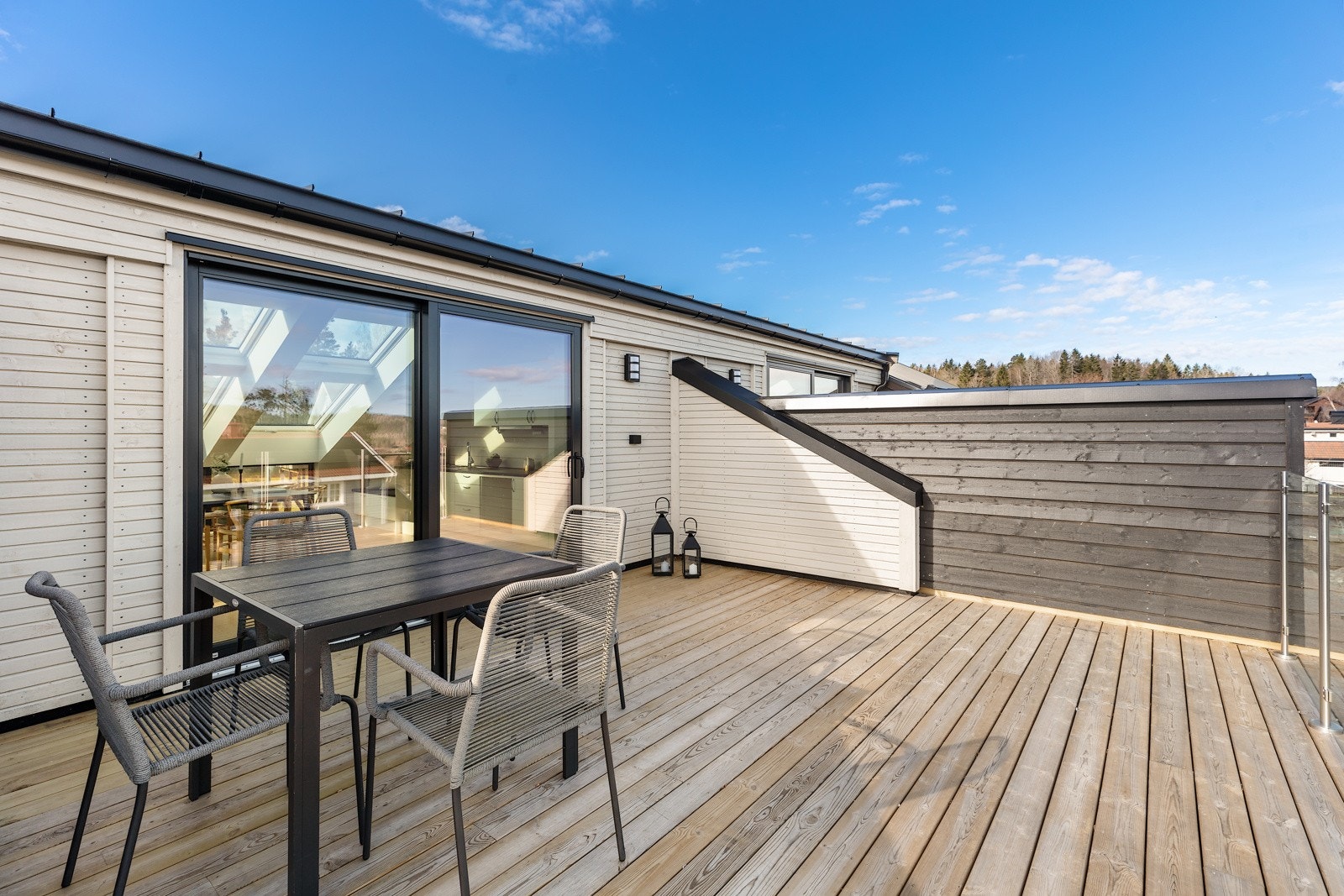 Skyvedør inn til stue/kjøkken Galleribilde