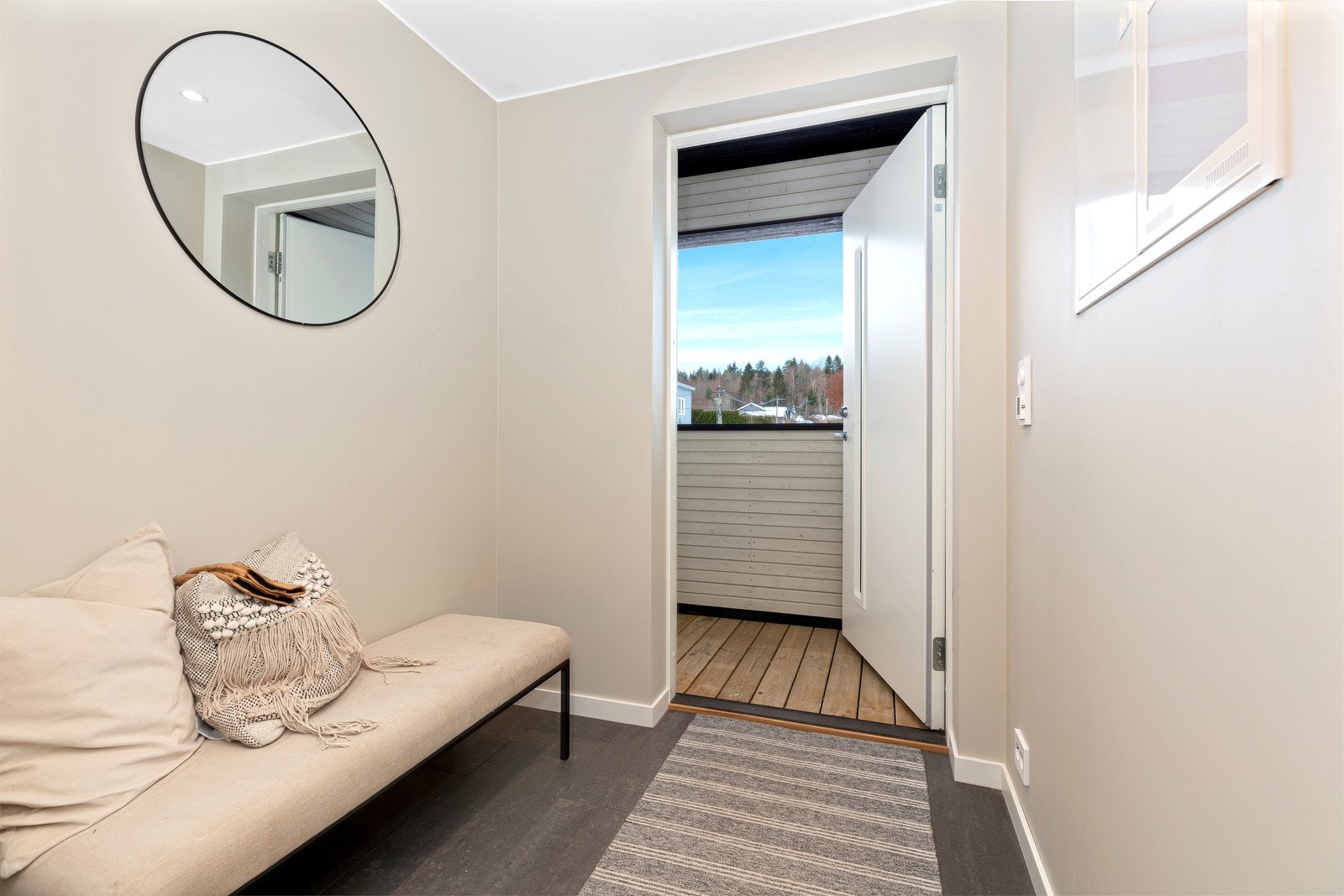 Ingangsparti, flislagt og med varme i gulvet Galleribilde