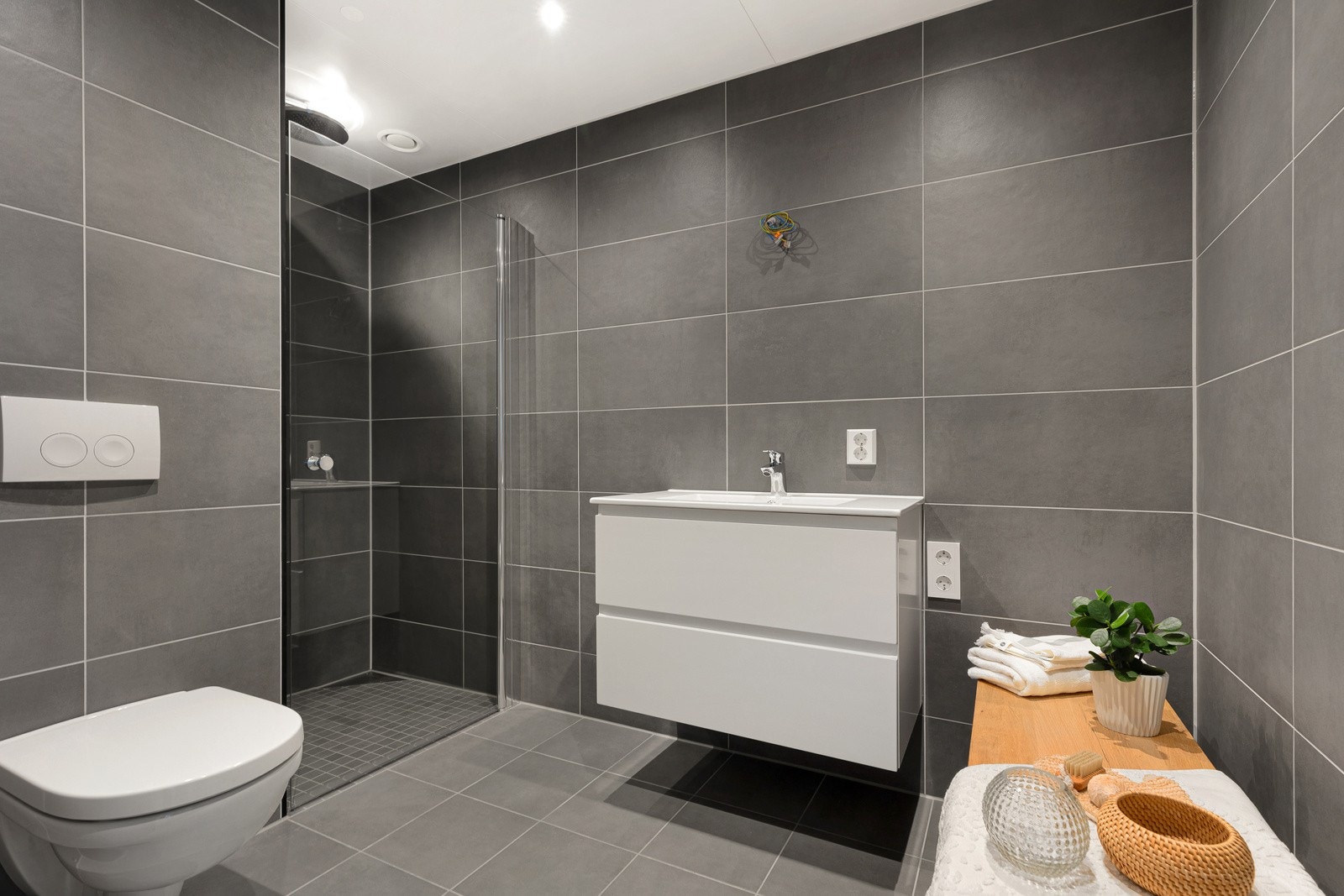 Stilrent og lekkert bad. Galleribilde