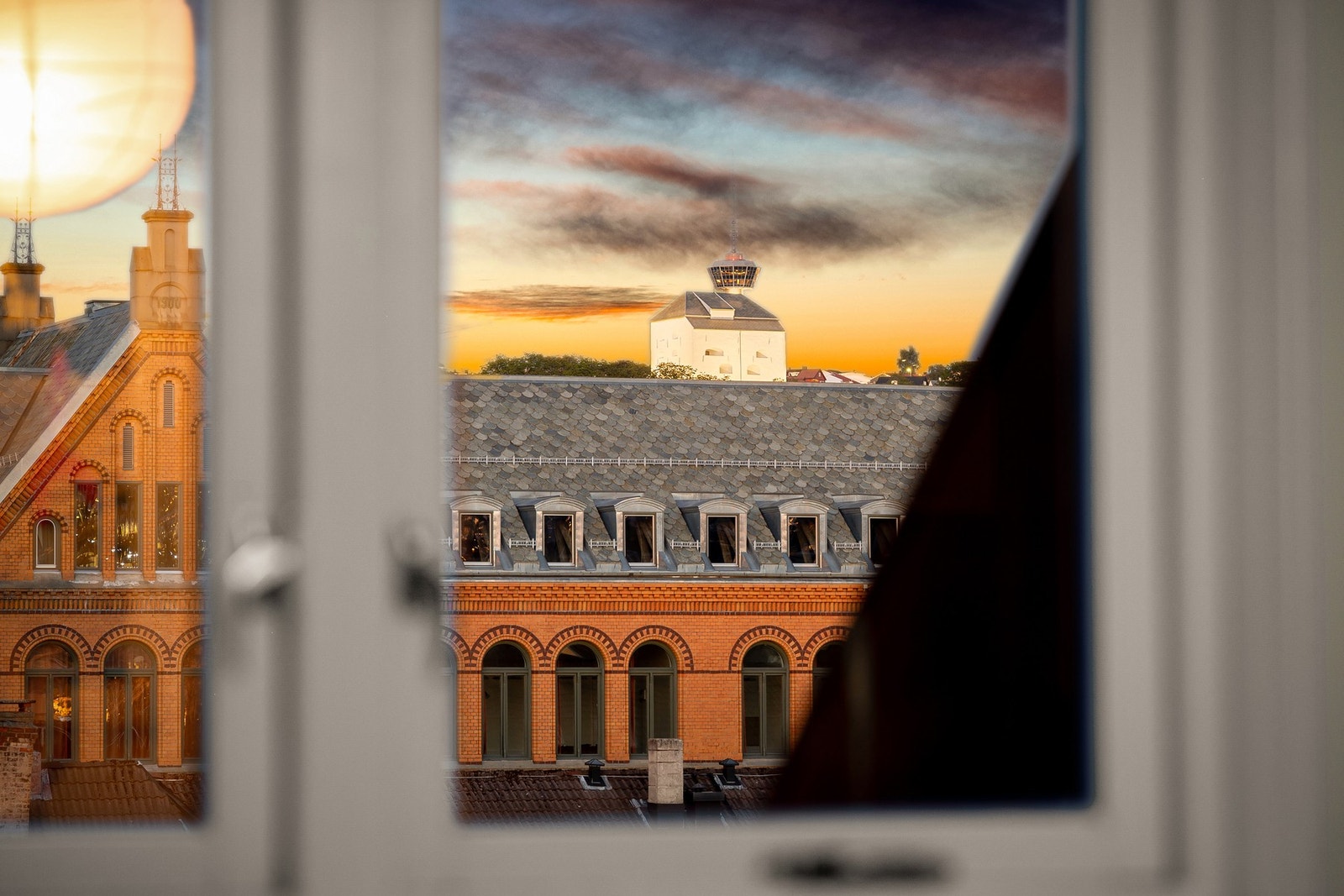 Nyt utsikten over bytakene i trondheim fra leiligheten. Galleribilde