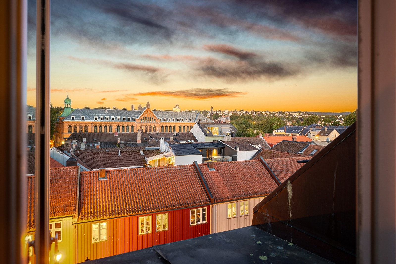 Nydelig utsikt over bytakene i Trondheim sentrum. Galleribilde