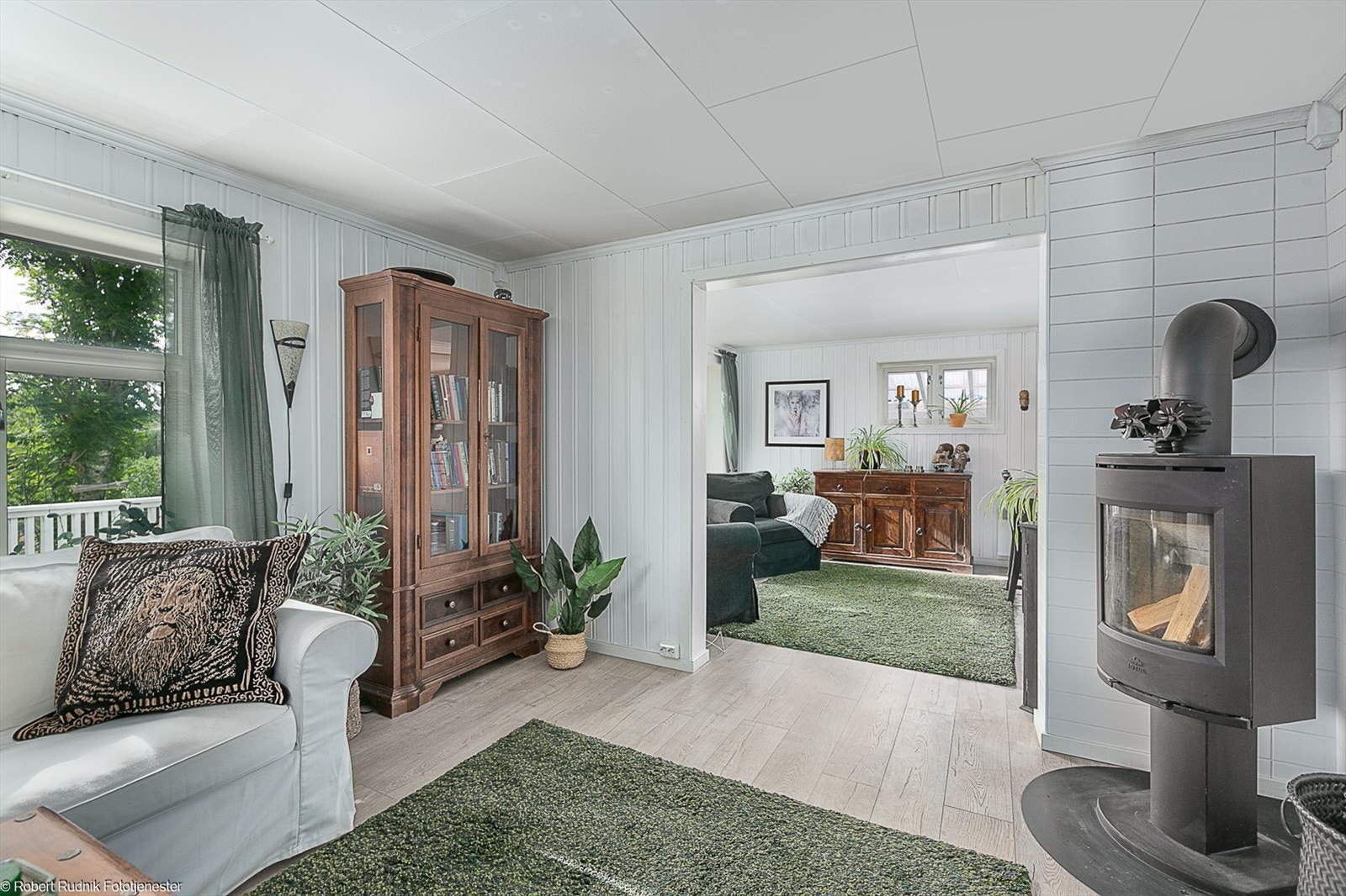 Stuen deles naturlig inn i to soner. Galleribilde