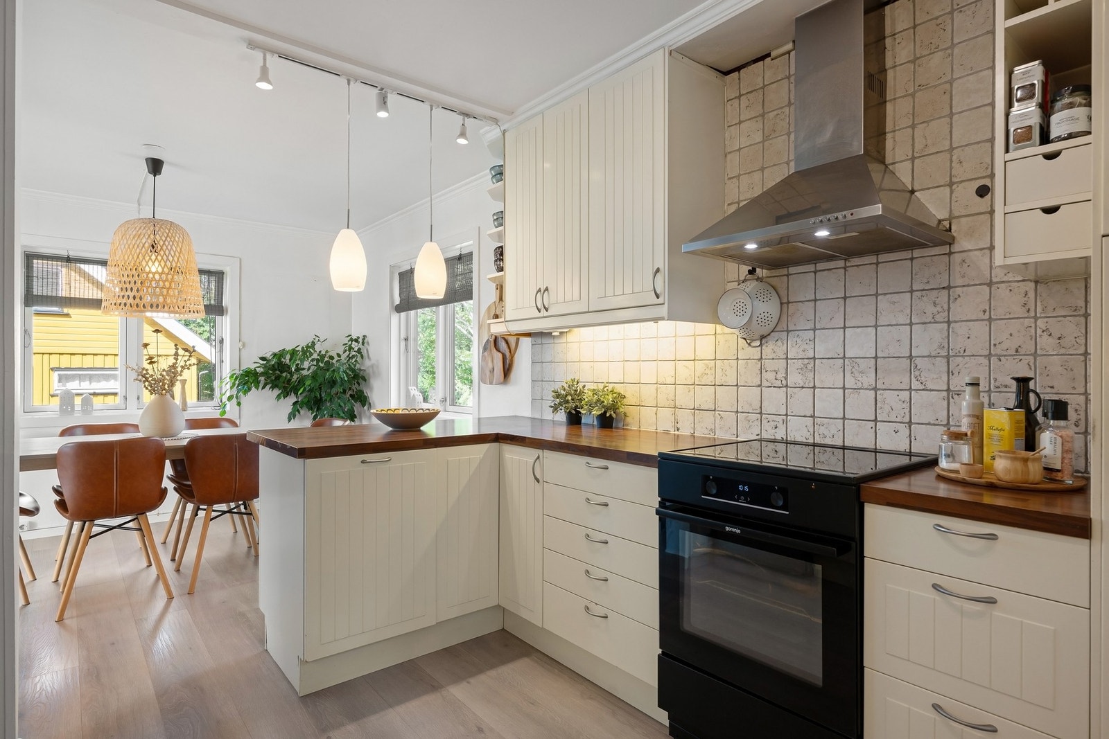 Det er godt med skap- og benkeplass! Galleribilde