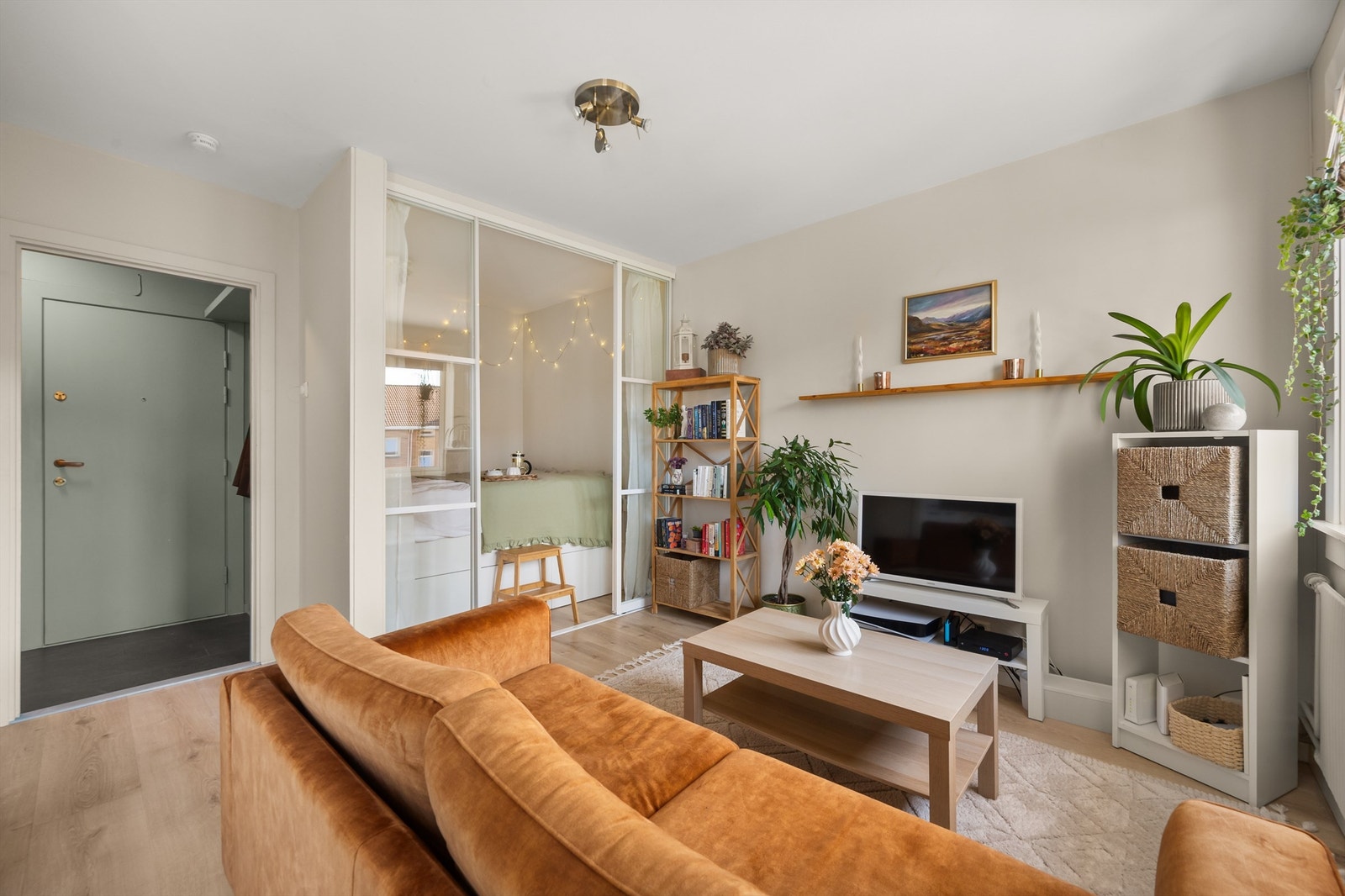 Overflatene er holdt i duse og behagelige nyanser. Galleribilde