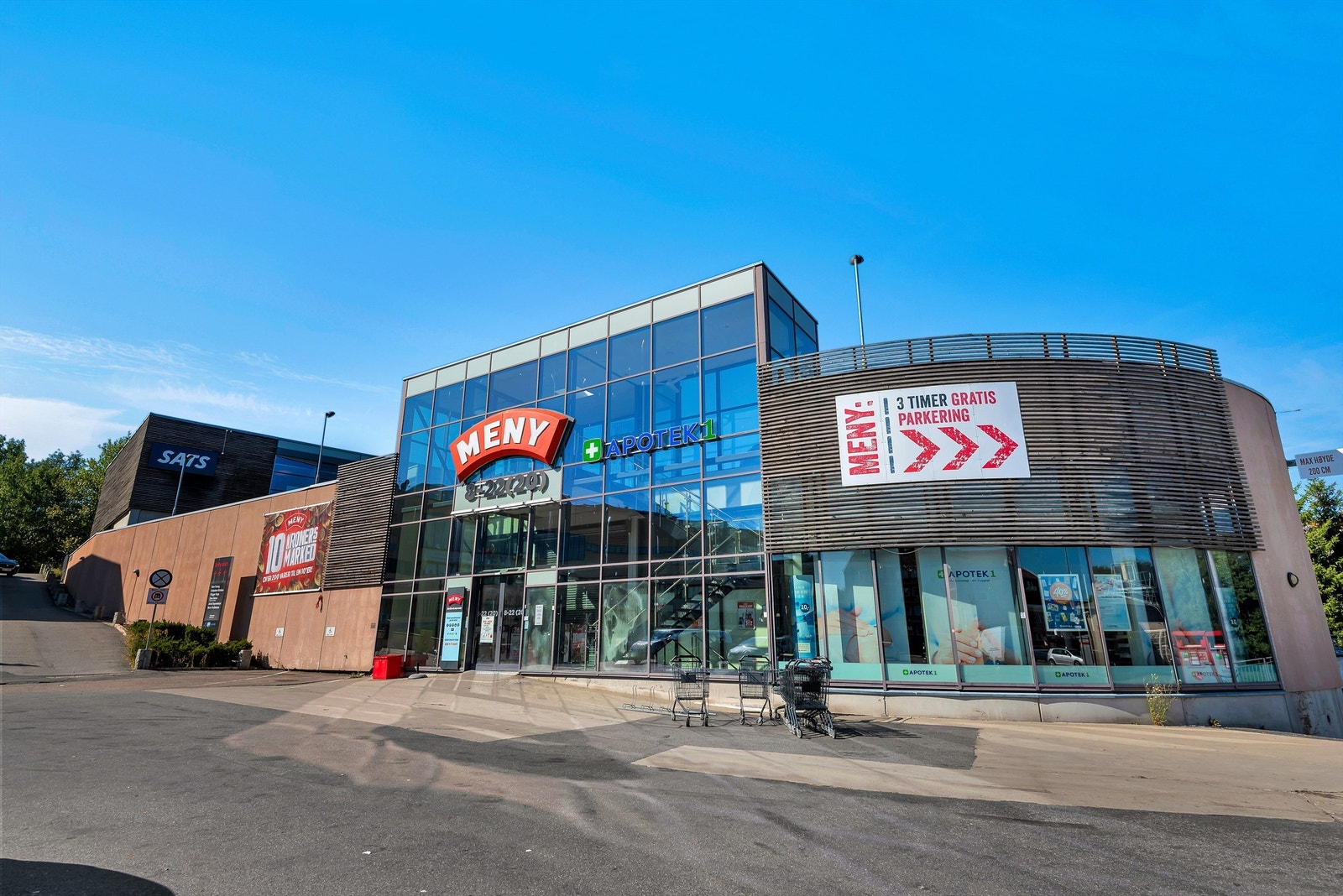 Kort vei til Kalbakken senter med daglighandel, Sats, apotek og diverse servicetilbud. Galleribilde