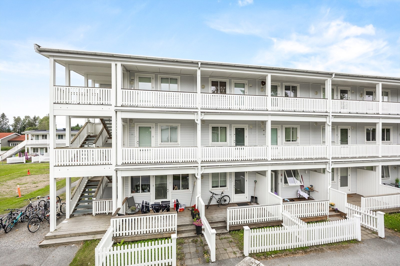 Etablert og rolig boligområde med lite trafikk og et godt naboskap. Galleribilde