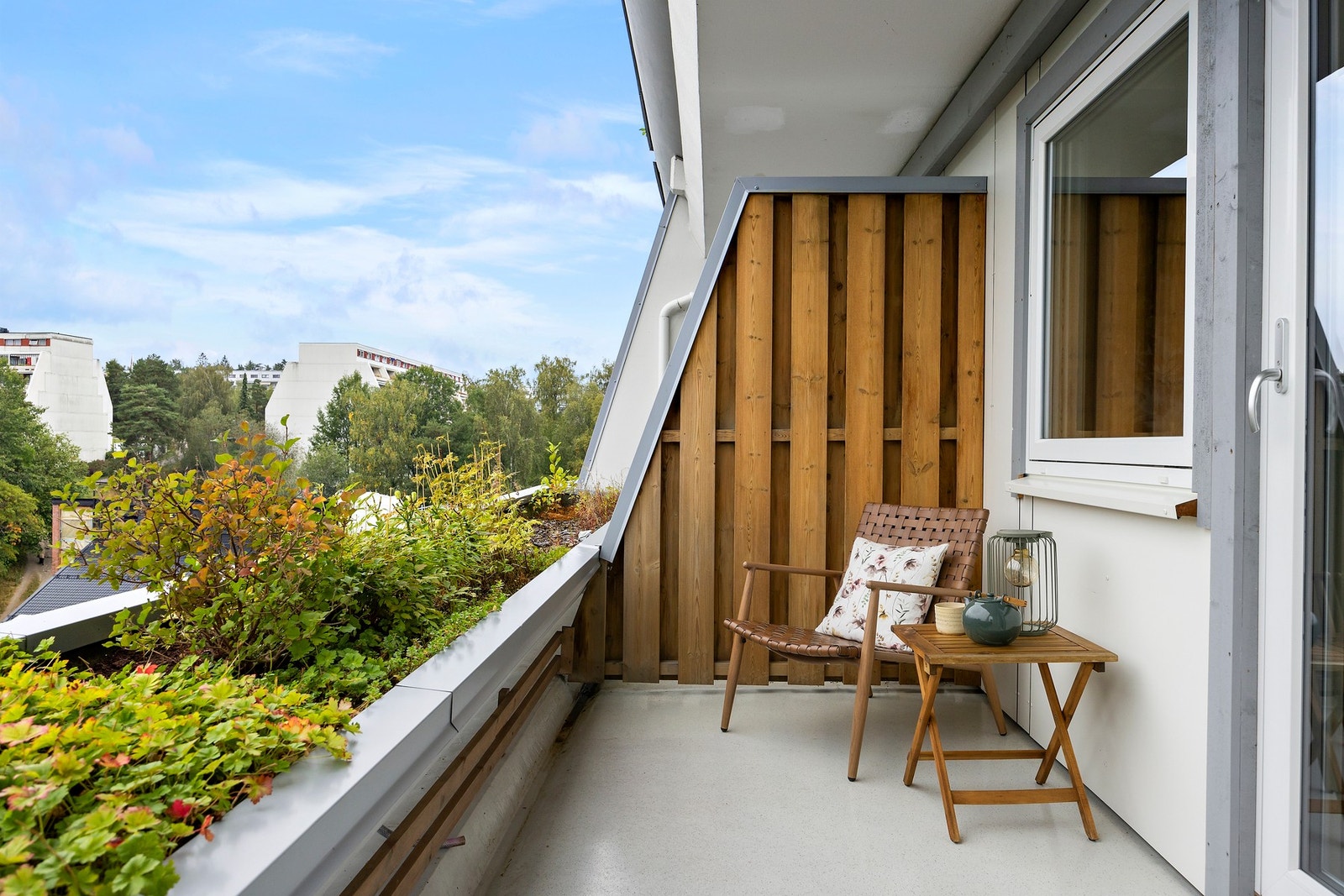 Balkongen er perfekt for morgenkaffen eller et lite pusterom i hverdagen. Galleribilde