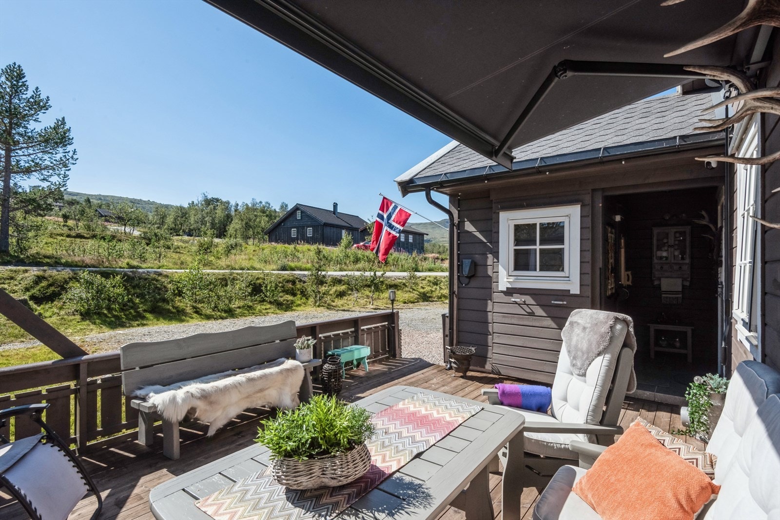 Flott inngangsparti, og utebod. Galleribilde