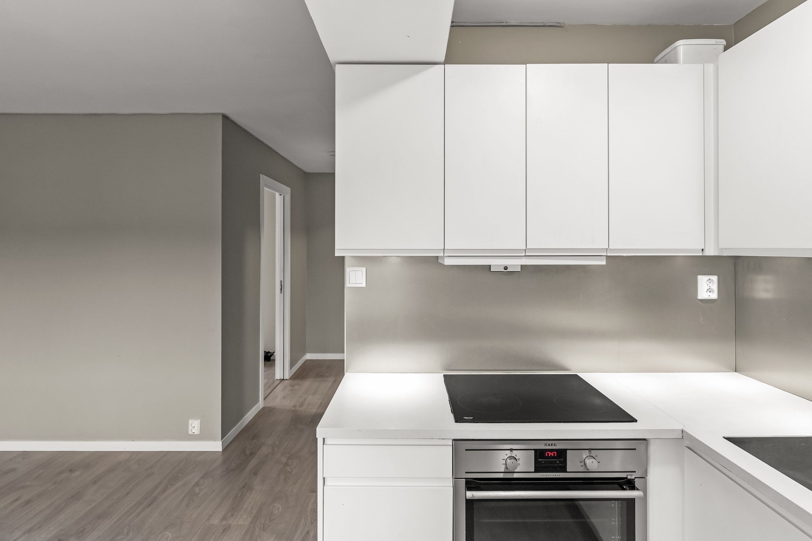 Integrert komfyr og platetopp Galleribilde