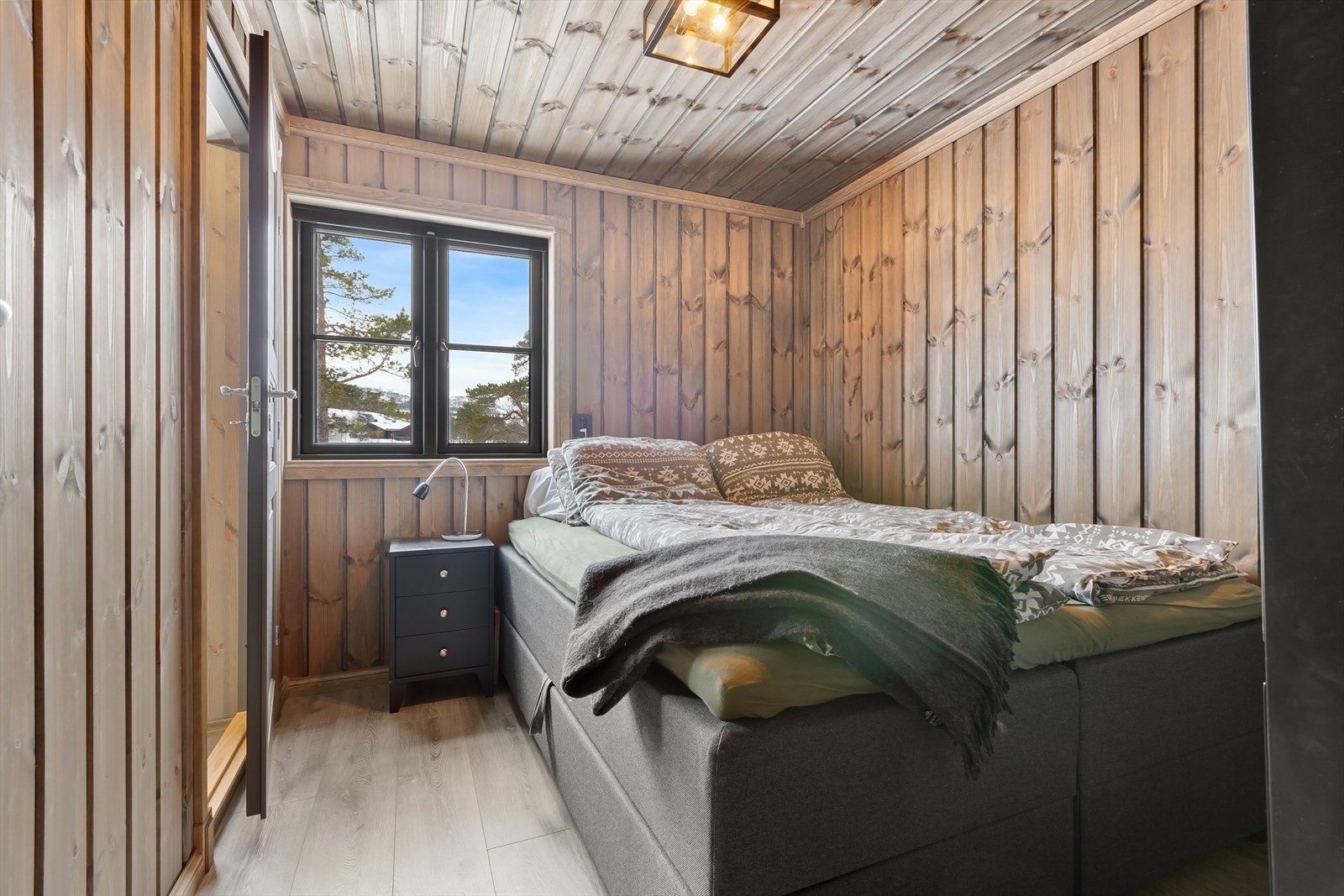 To av soverommene har egne baderom Galleribilde