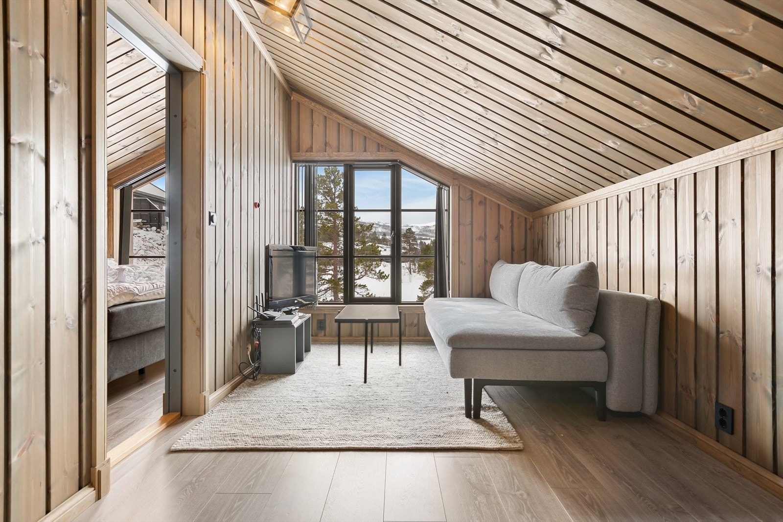 Loftstuen fungerer perfekt som en avslapningssone eller en egen plass for barn og ungdom Galleribilde