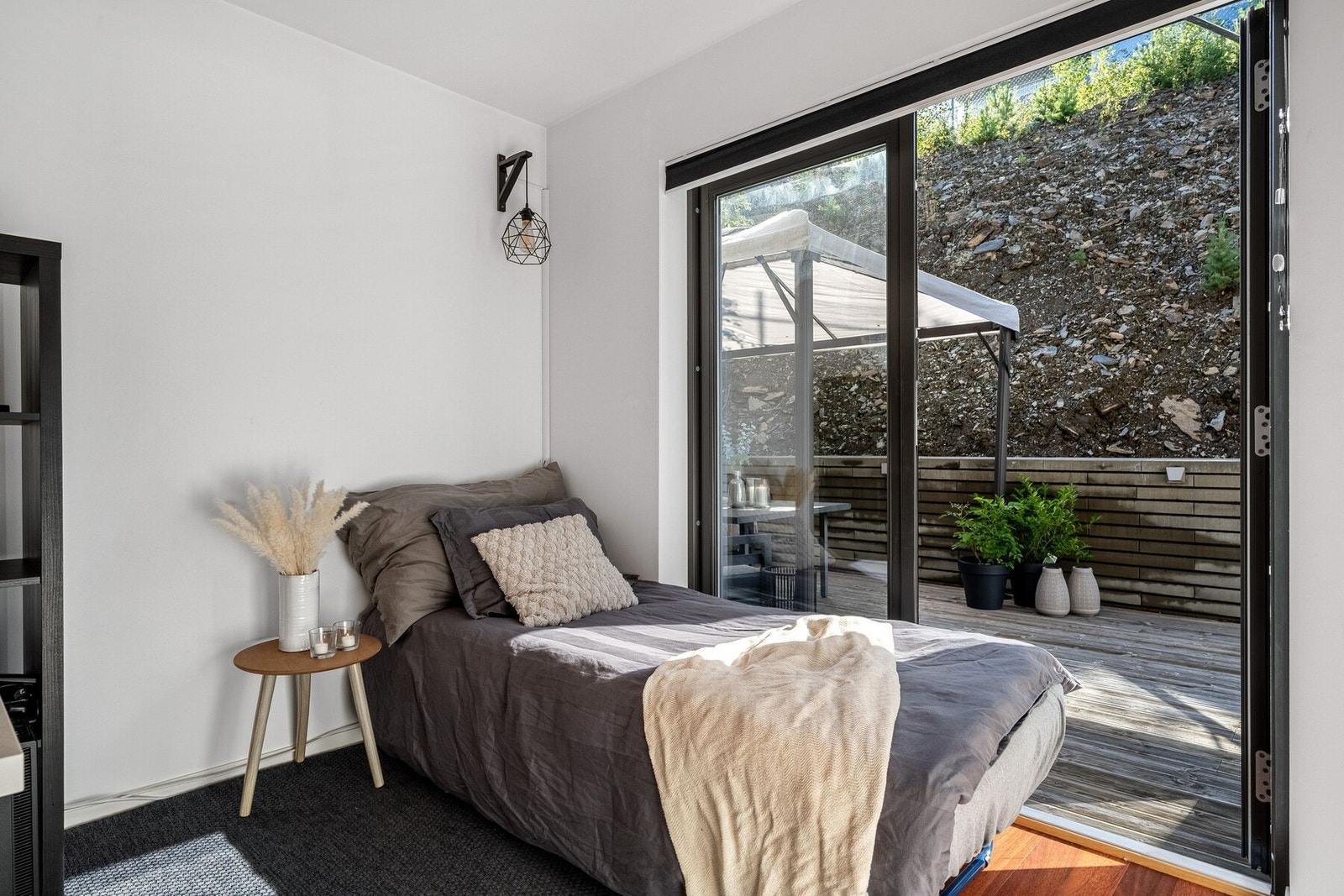 Soverom i hovedetasjen er i dag brukt som kontor og gjesterom, da det er boligens fjerde soverom. Galleribilde