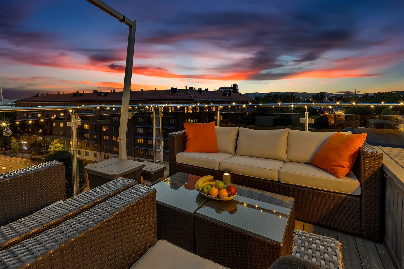 Nyt solnedgangen fra denne flotte takterrassen Galleribilde