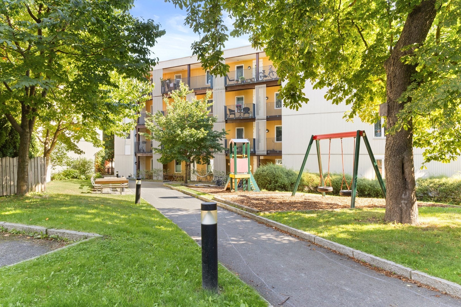 Bygget fra 2011 med sentral beliggenhet og kort vei til kollektivtransport, butikker og flotte grøntområder Galleribilde