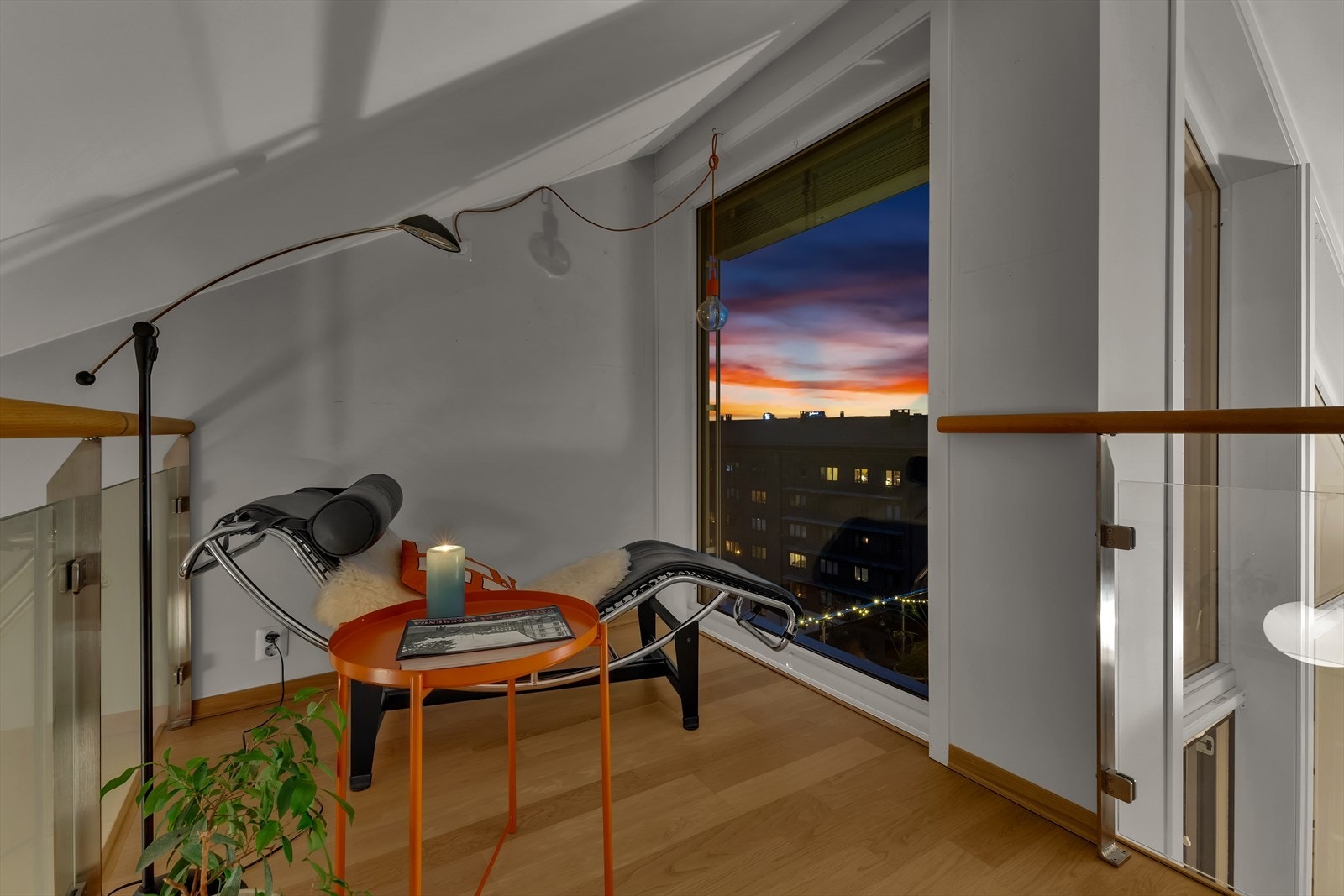 Her kan man slappe av med en god bok mens man nyter utsikten Galleribilde