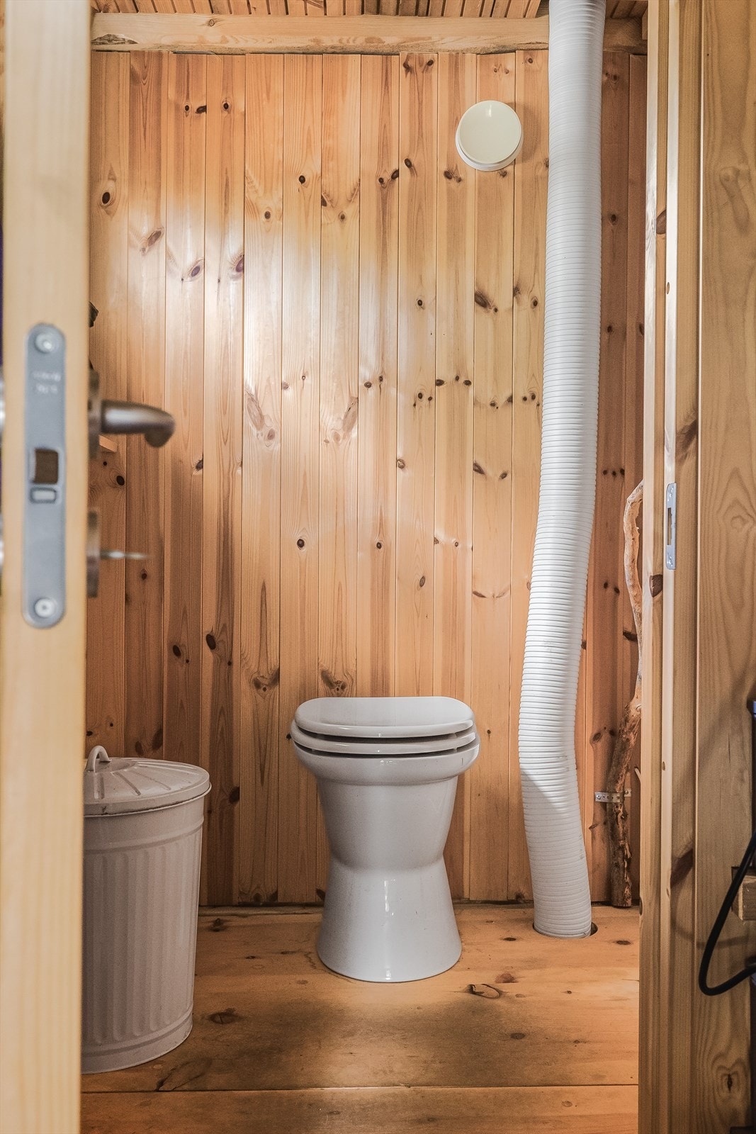 Fra boden er det videre adkomst til dorom med biotoalett. Galleribilde