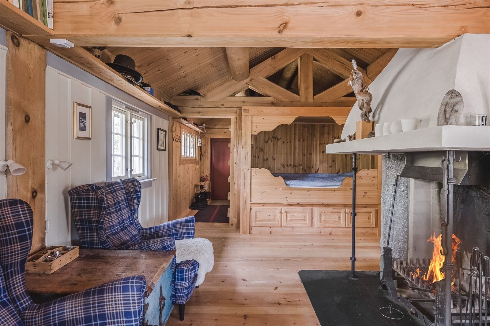 Fra peisen avgis det en lun og jevn varme som varer lenge. En perfekt plass for hyttekos! Galleribilde