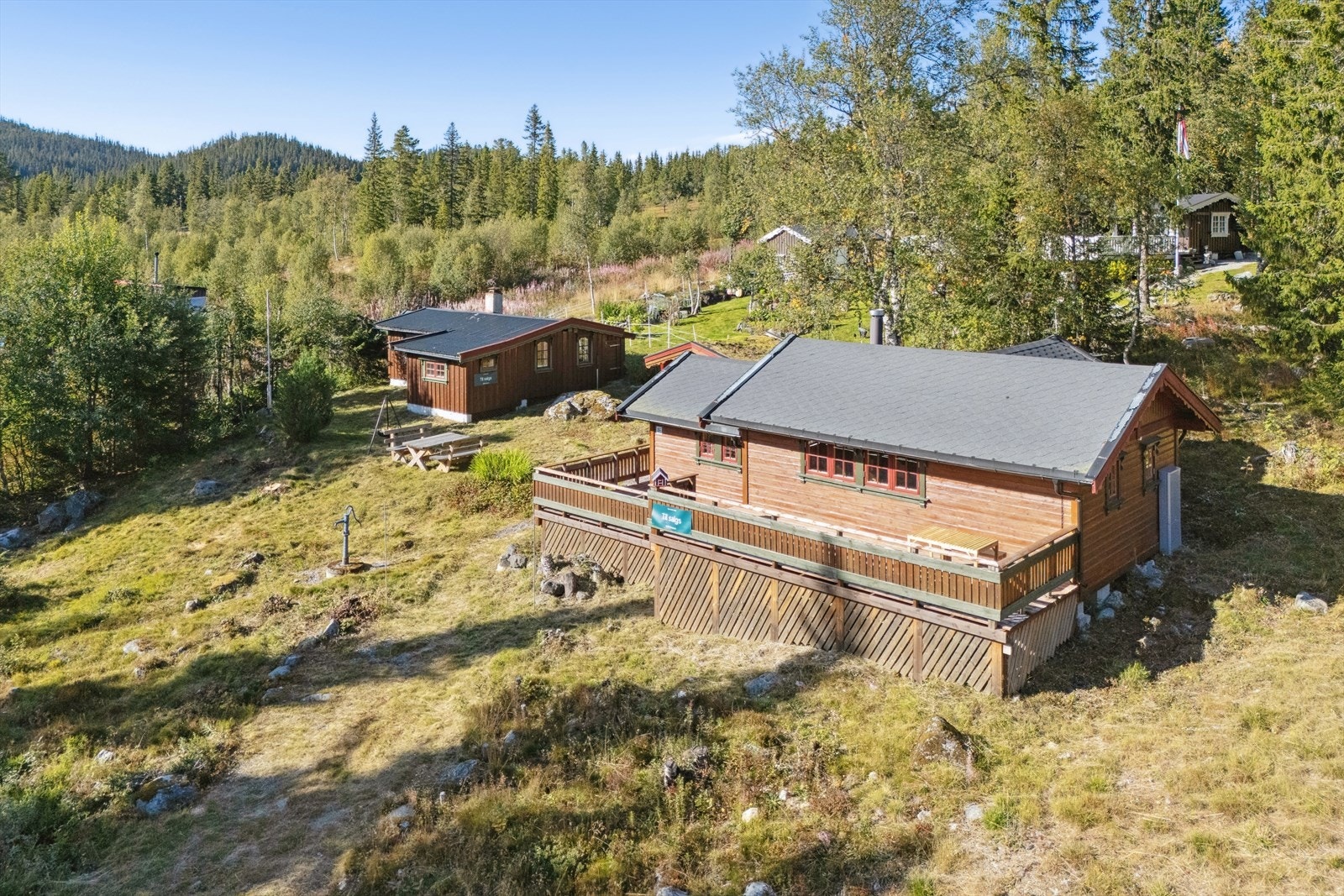 En sjelden gang dukker det opp en helt spesiell fritidseiendom. Den som skiller seg fra de andre. Dette er en slik eiendom. Velkommen til Hjartdal! Galleribilde