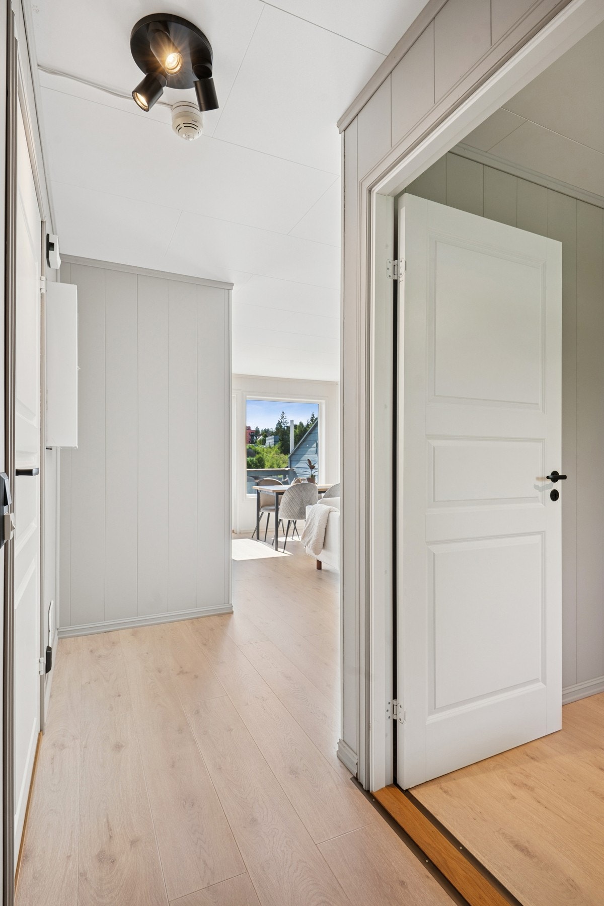 Hallrom Galleribilde