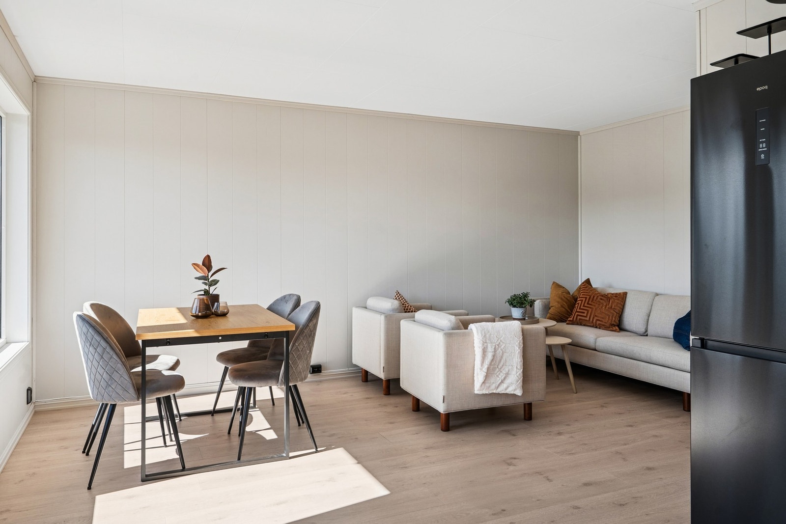 Et hyggelig rom hvor sosiale sammenkomster kan nytes. Galleribilde