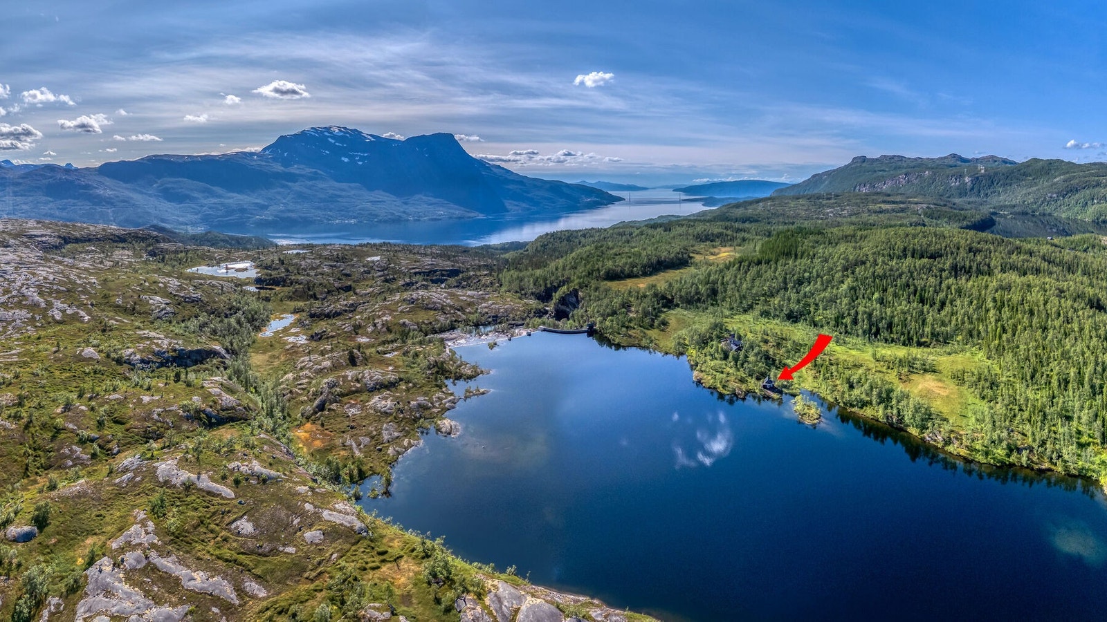 Fritidsbolig med nydelig og idyllisk beliggenhet ved Lille Trollvatnet. Fotograf: Kalle Punsvik Galleribilde