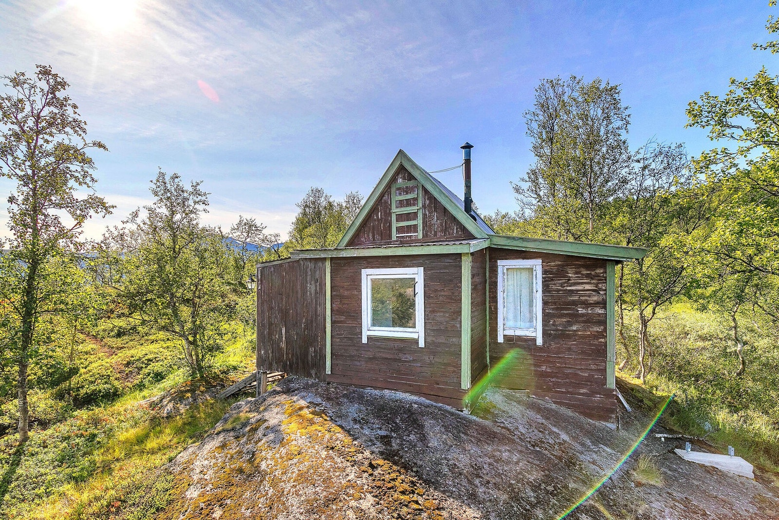 Hytta har eldre standard og har oppgraderings og renoveringsbehov. Galleribilde