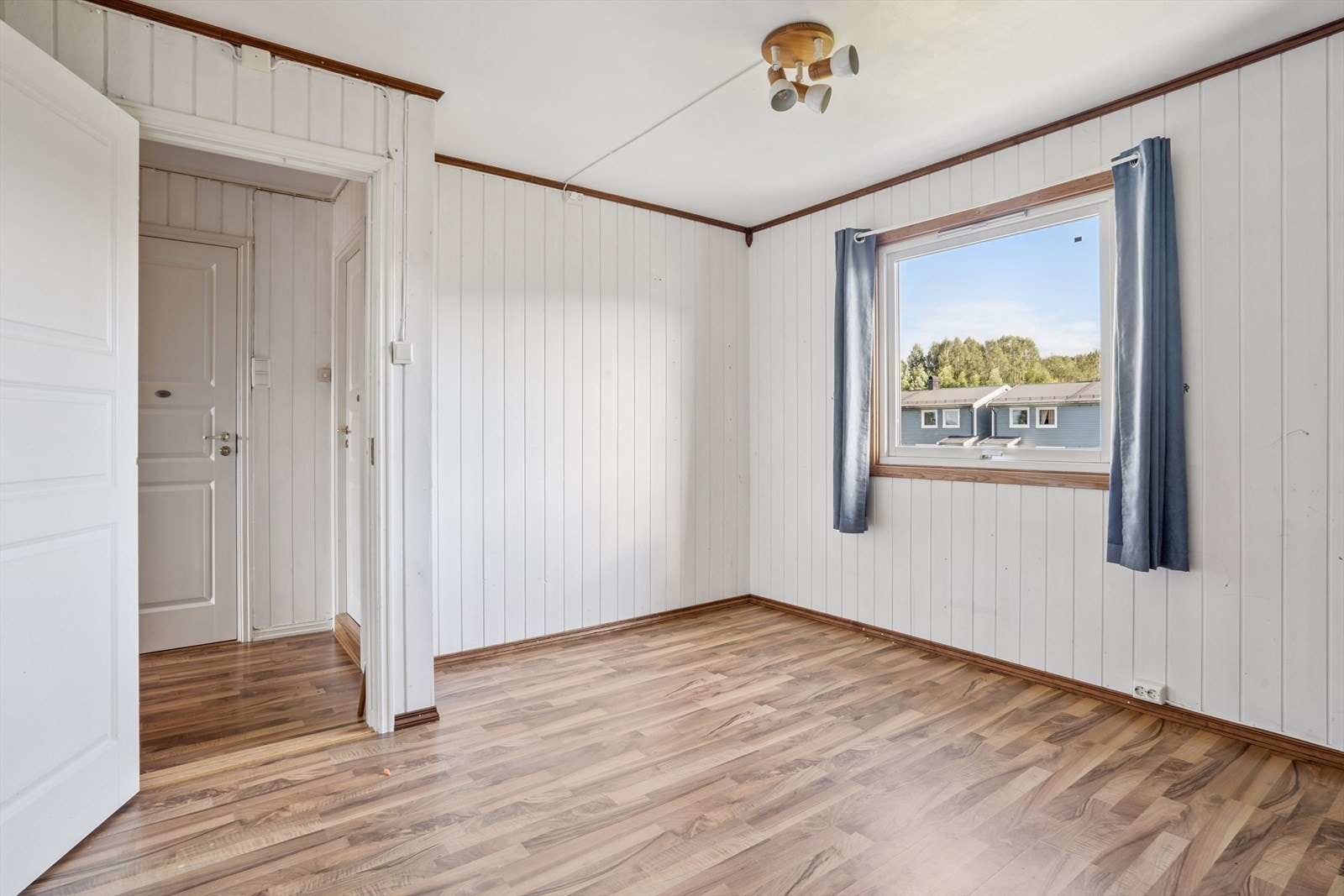 Rommet gir fleksibilitet til å innrede som soverom, gjesterom eller hjemmekontor. Galleribilde