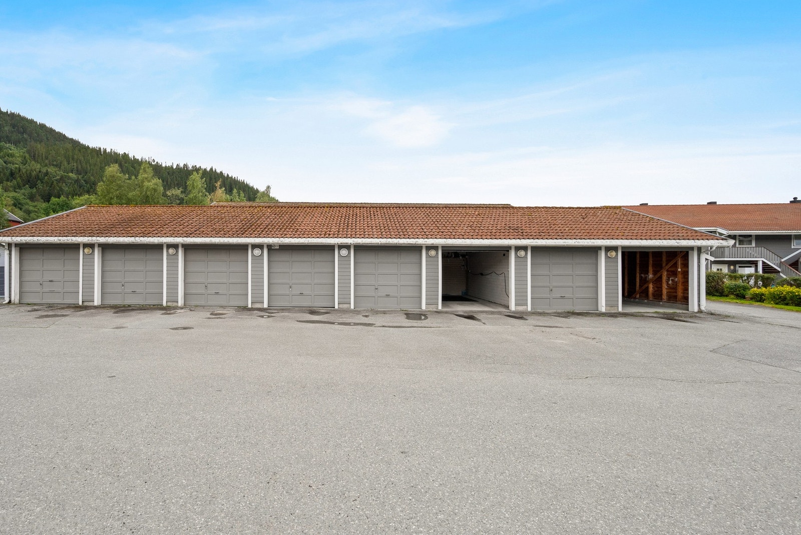 Parkering i felles parkeringsrekke Galleribilde