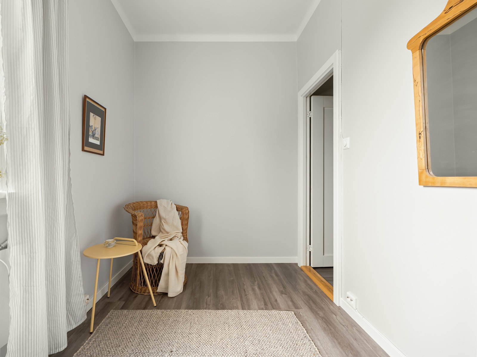 Her kan man for eksempel ha et skrivebord eller et garderobeskap. Galleribilde