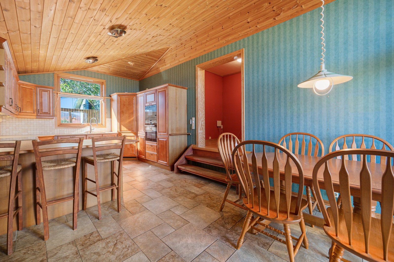 Kjøkkenet befinner seg i et påbygg fra 1997. Galleribilde