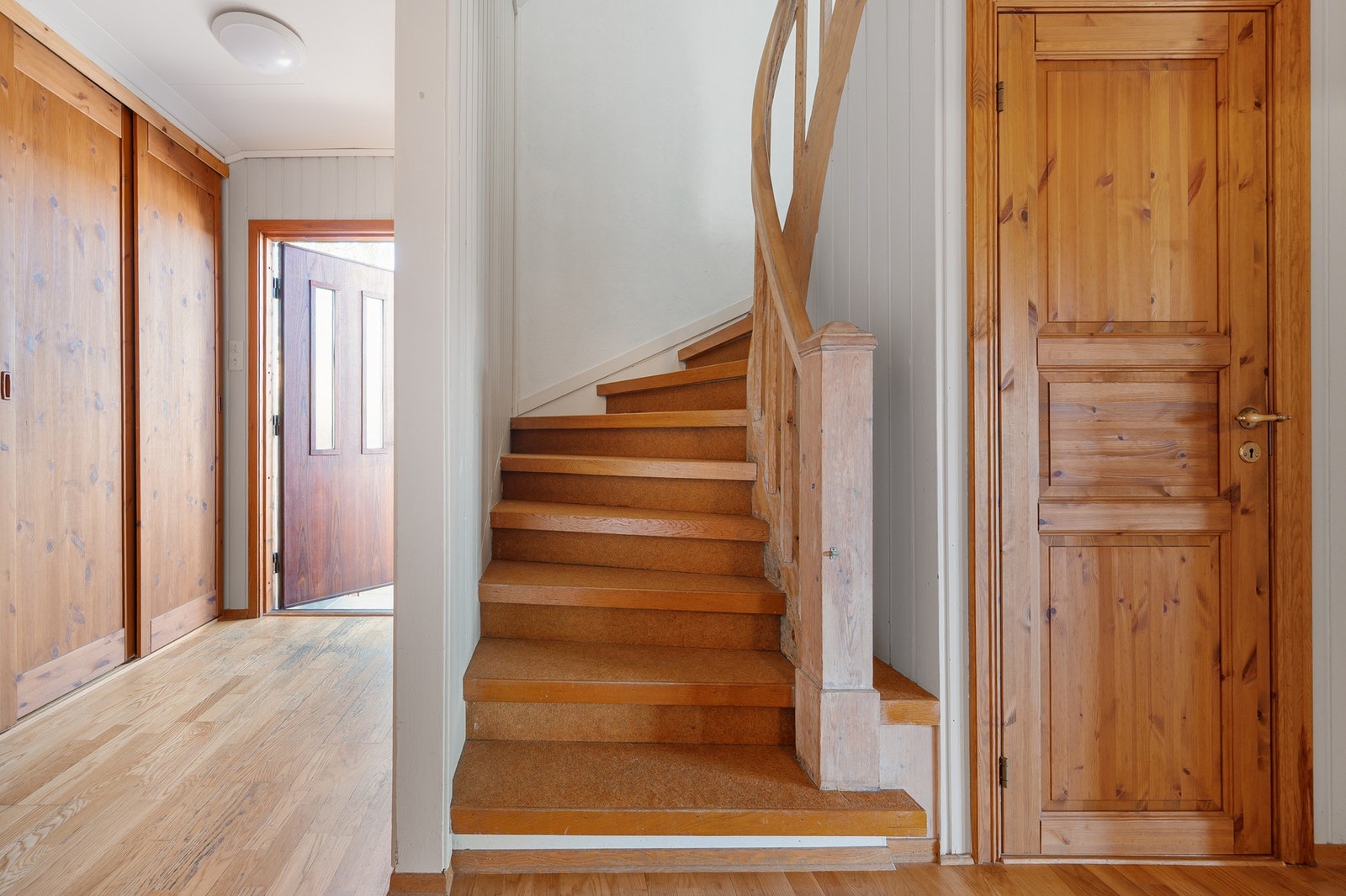 Inngangsparti. Galleribilde