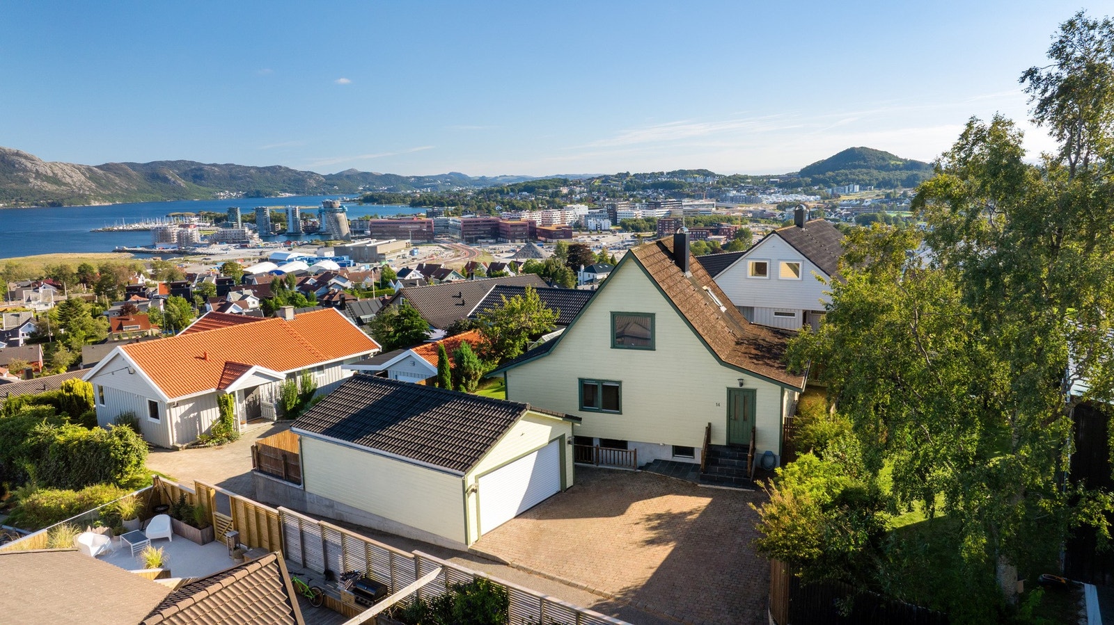 Her får du en unik mulighet til å skape ditt drømmehjem i et rolig og barnevennlig nabolag, med nærhet til alt du trenger i hverdagen. Galleribilde