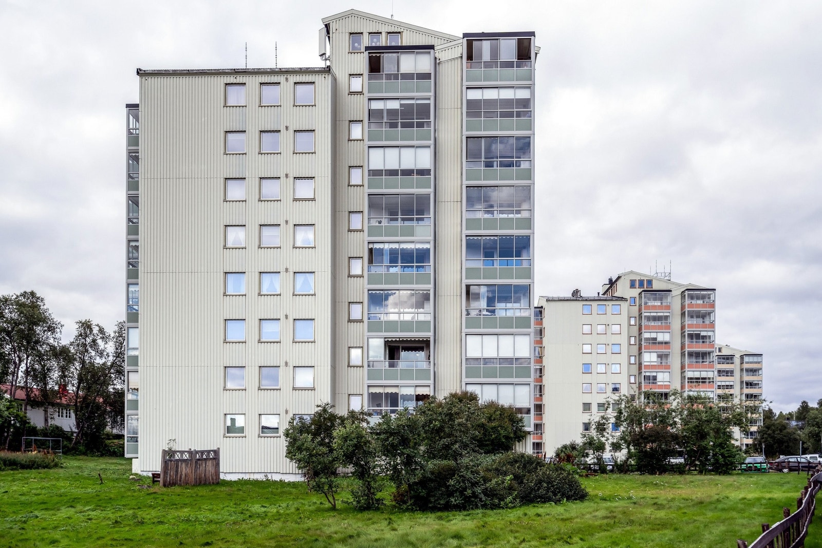 Leiligheten ligger i byggets 2. etasje Galleribilde