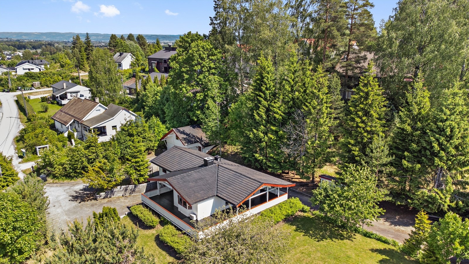 Det skal foretas en mindre utskilling av tomten - se salgsoppgaven for mer info. Galleribilde