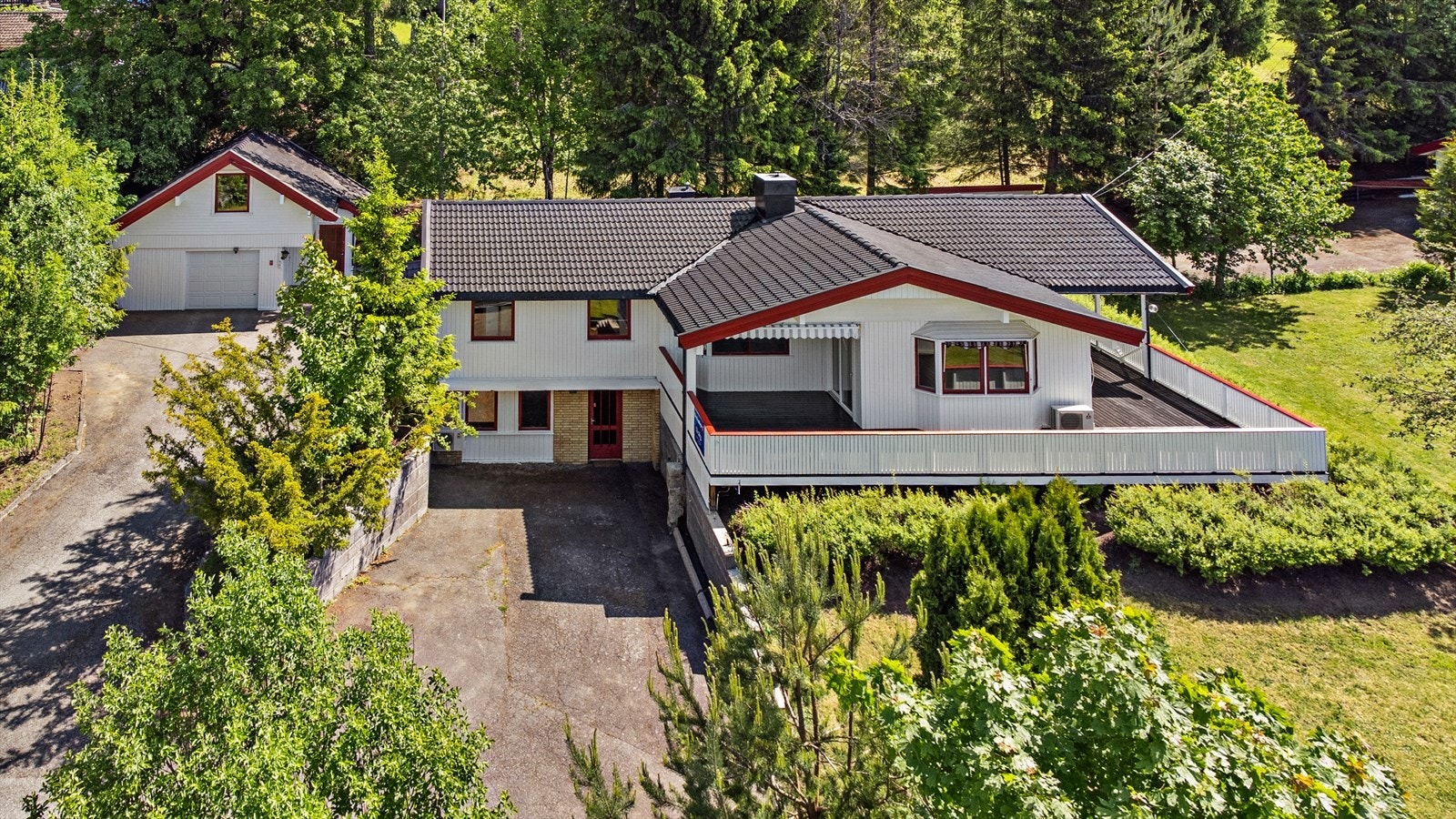 Boligen ligger i Eidsvoll, et rolig, barnevennlig og sentralt område med stor popularitet. Galleribilde