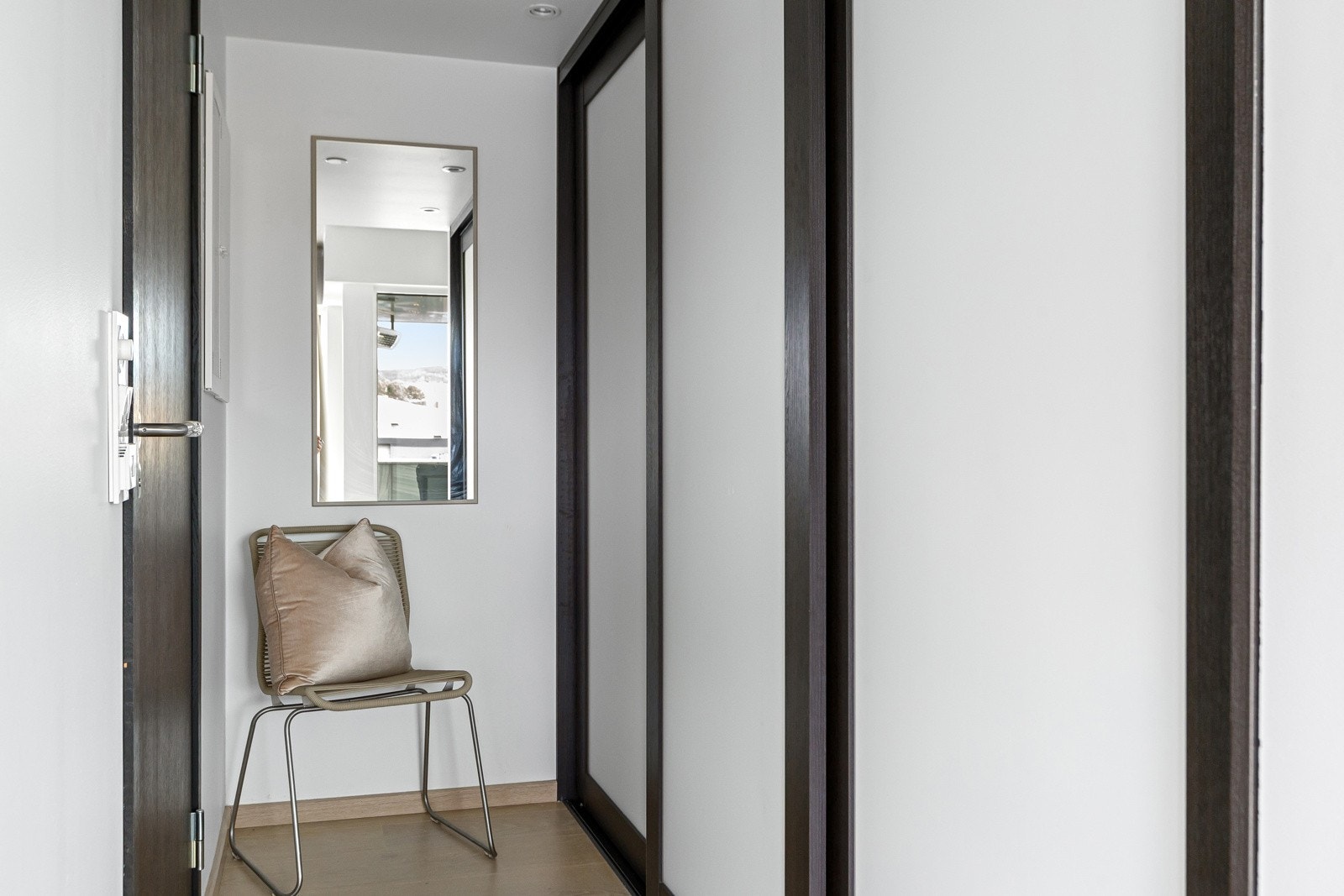Walk-in closet. Galleribilde