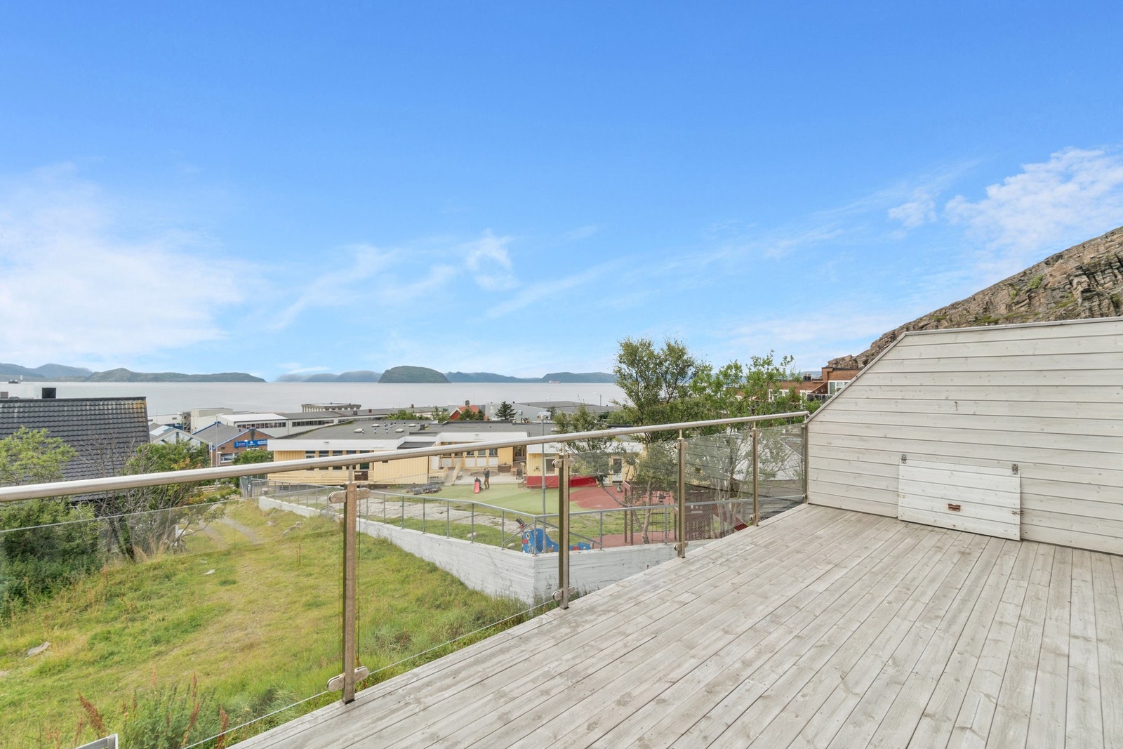 Fra stuen har du også adkomst til boligens balkong. Galleribilde