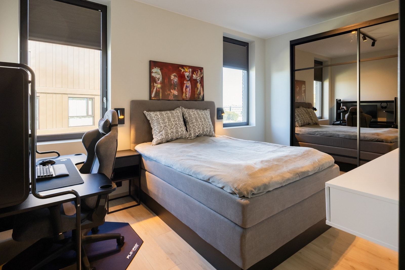 Soverom 2 er på ca. 13 kvm, og var opprinnelig tiltenkt som to soverom. Galleribilde