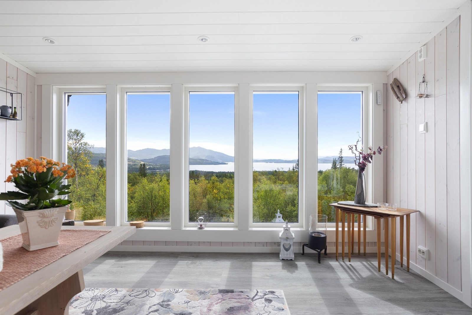 Eventyrlig utsikt inn stuevinduene Galleribilde