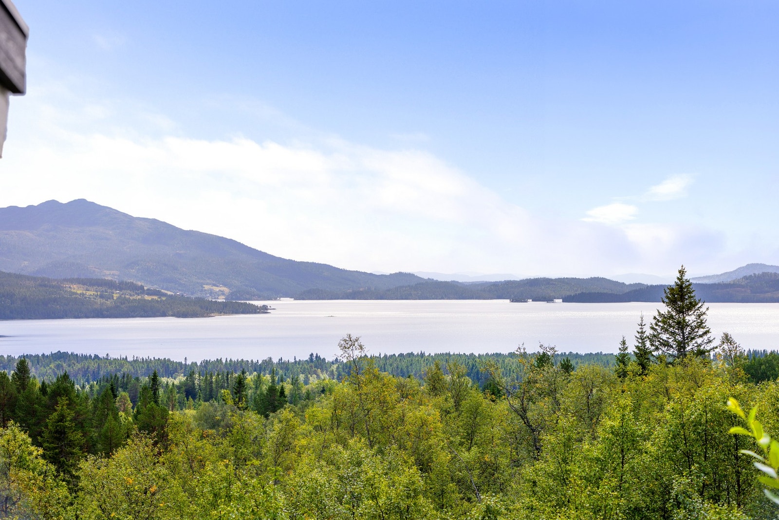 Hytta har nydelig utsikt over Totak og gode solforhold! Galleribilde