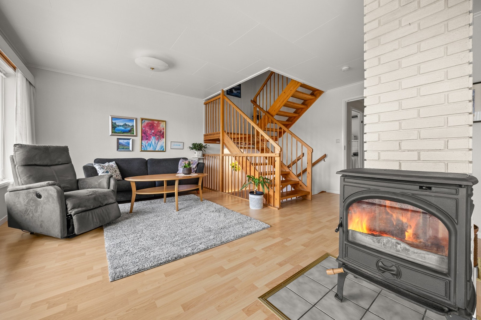 Koselig stue med peis Galleribilde